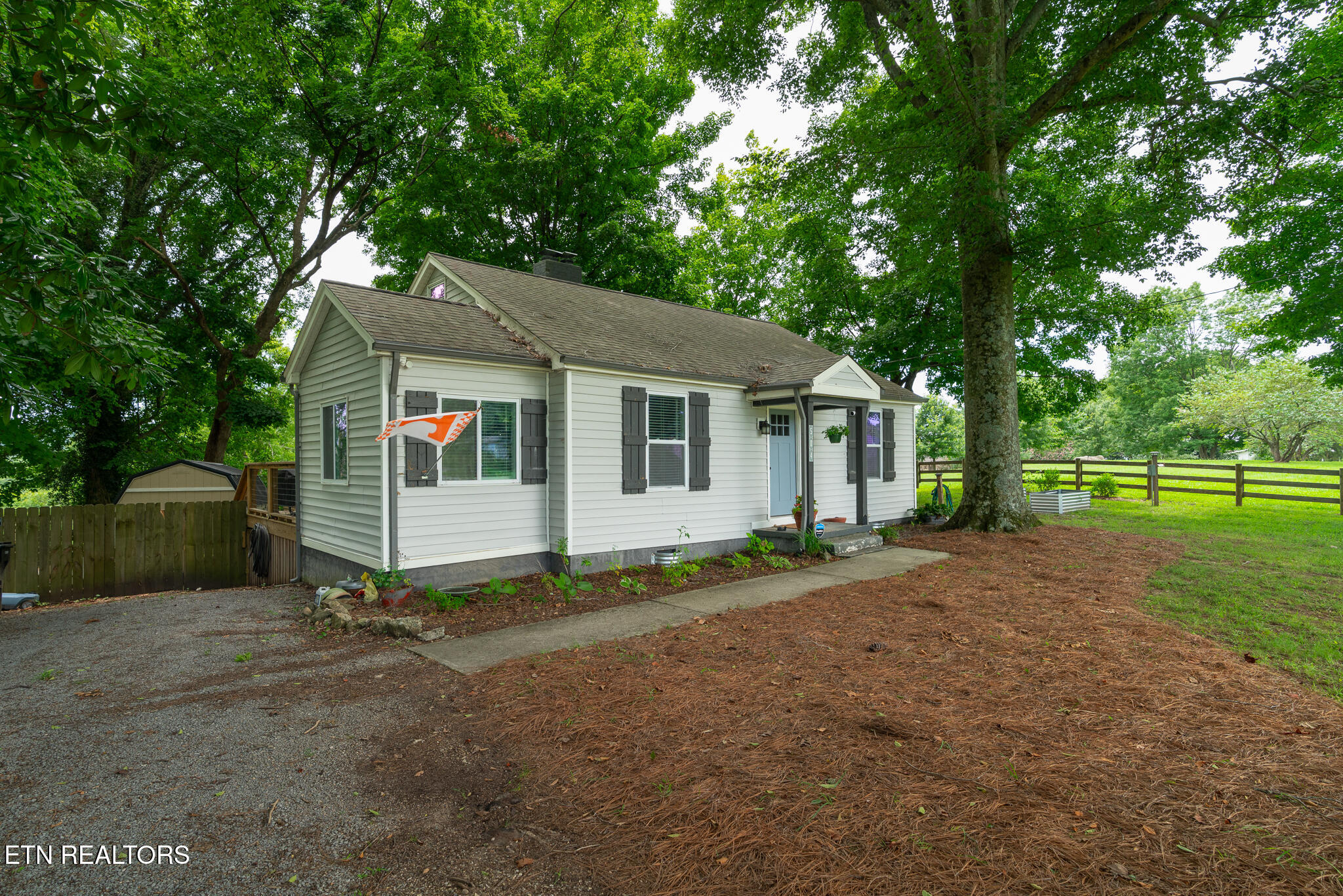 504 Sinking Springs Road Clinton TN 37716