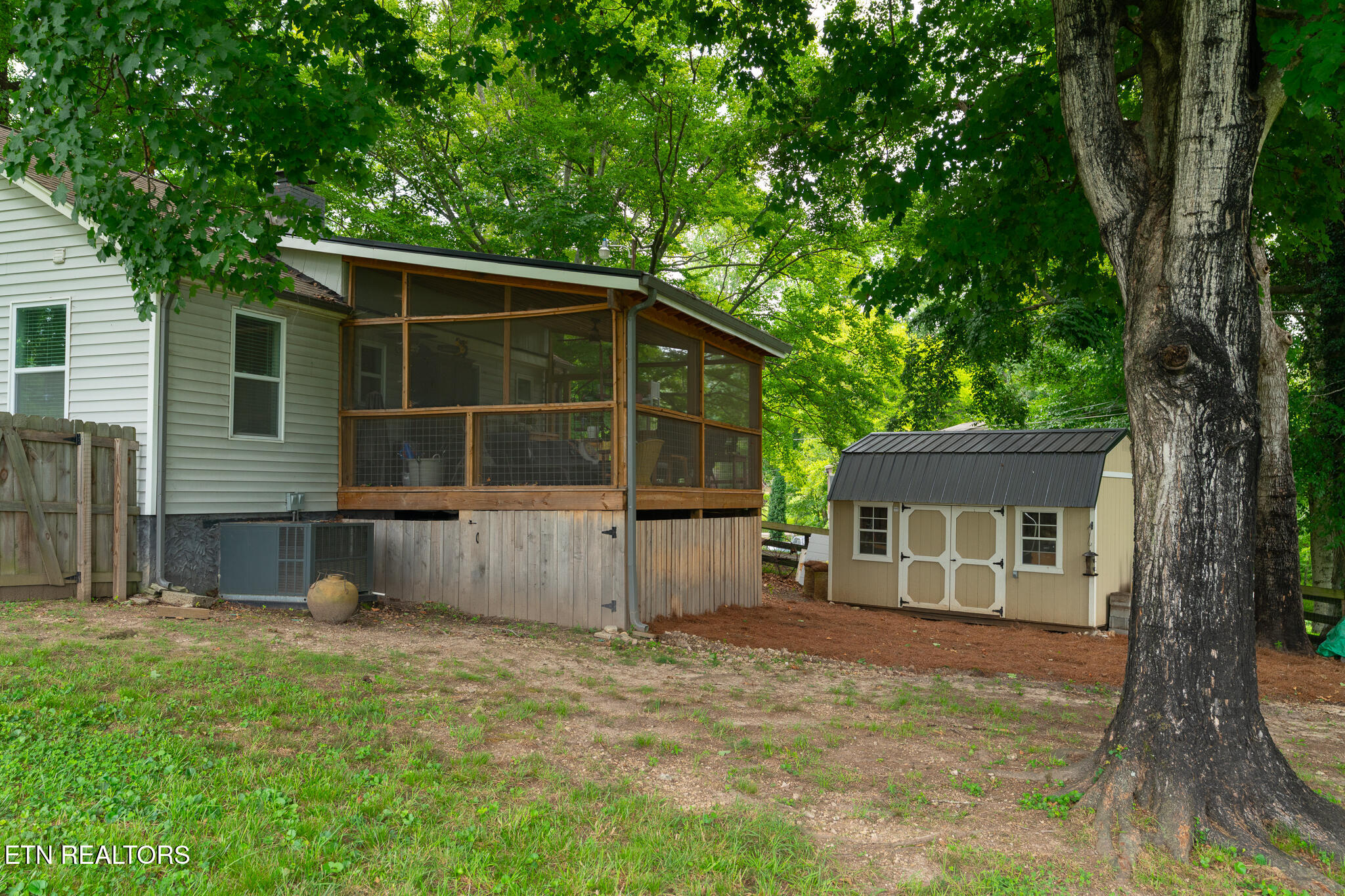 504 Sinking Springs Road Clinton TN 37716