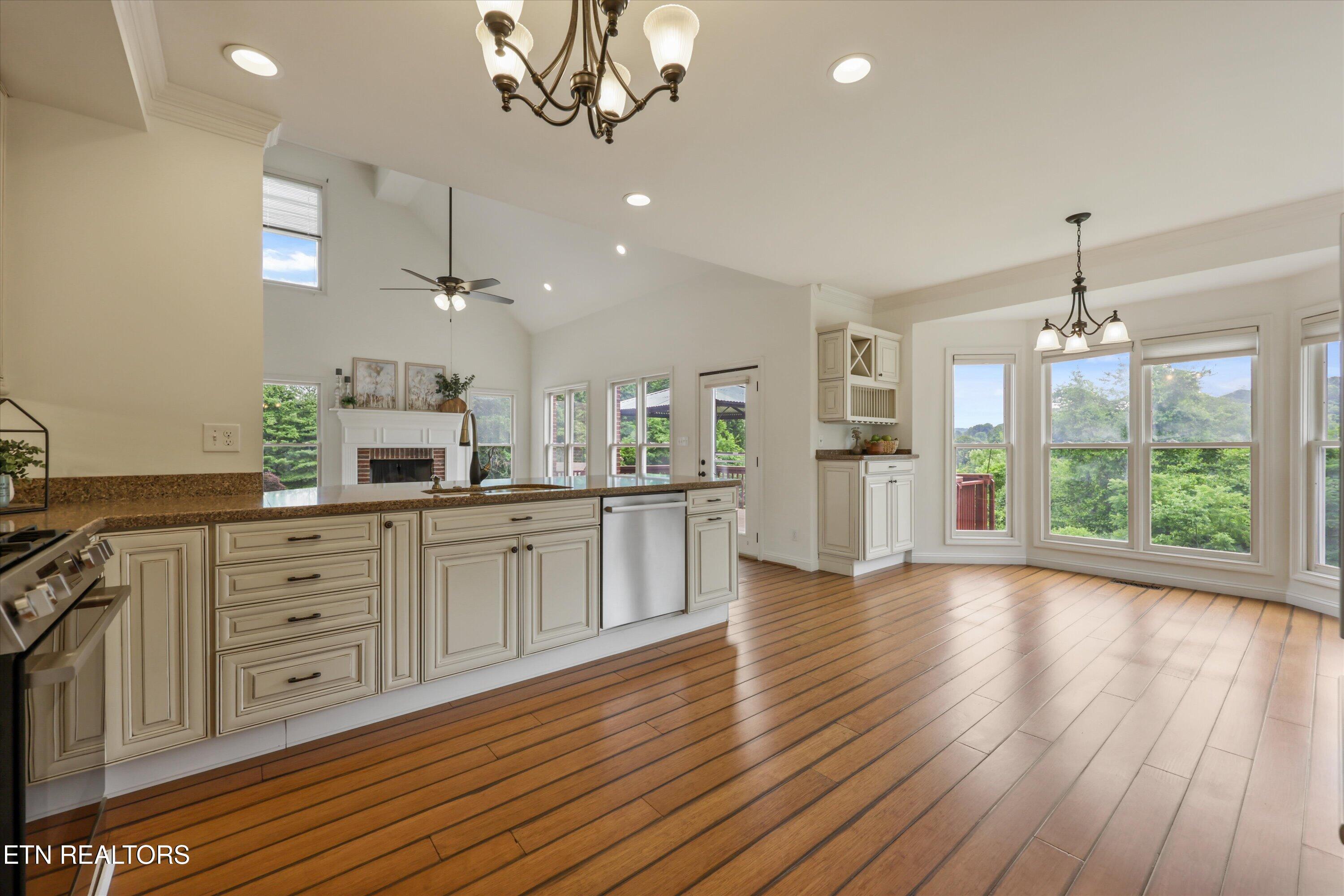 16 Radcliff Terrace Oak Ridge TN 37830