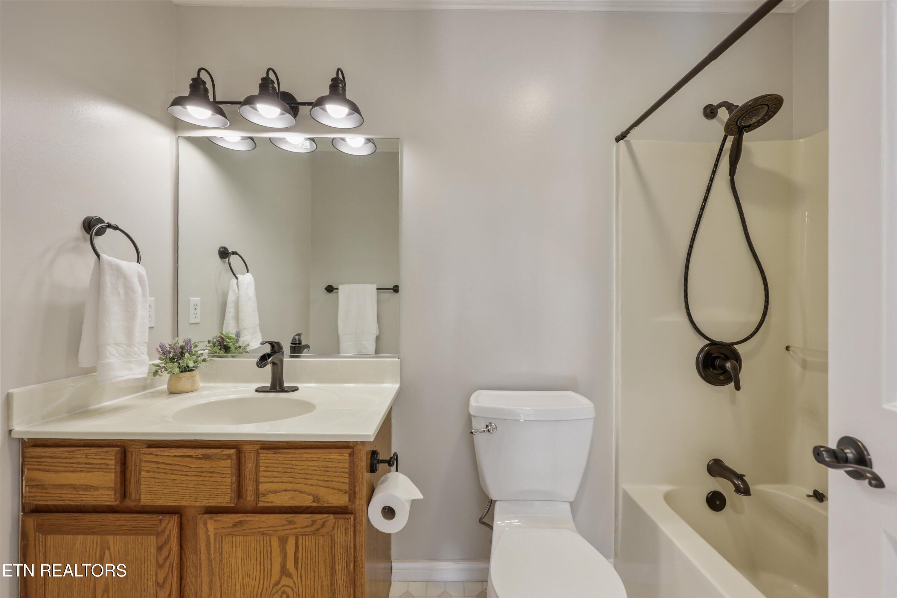 16 Radcliff Terrace Oak Ridge TN 37830