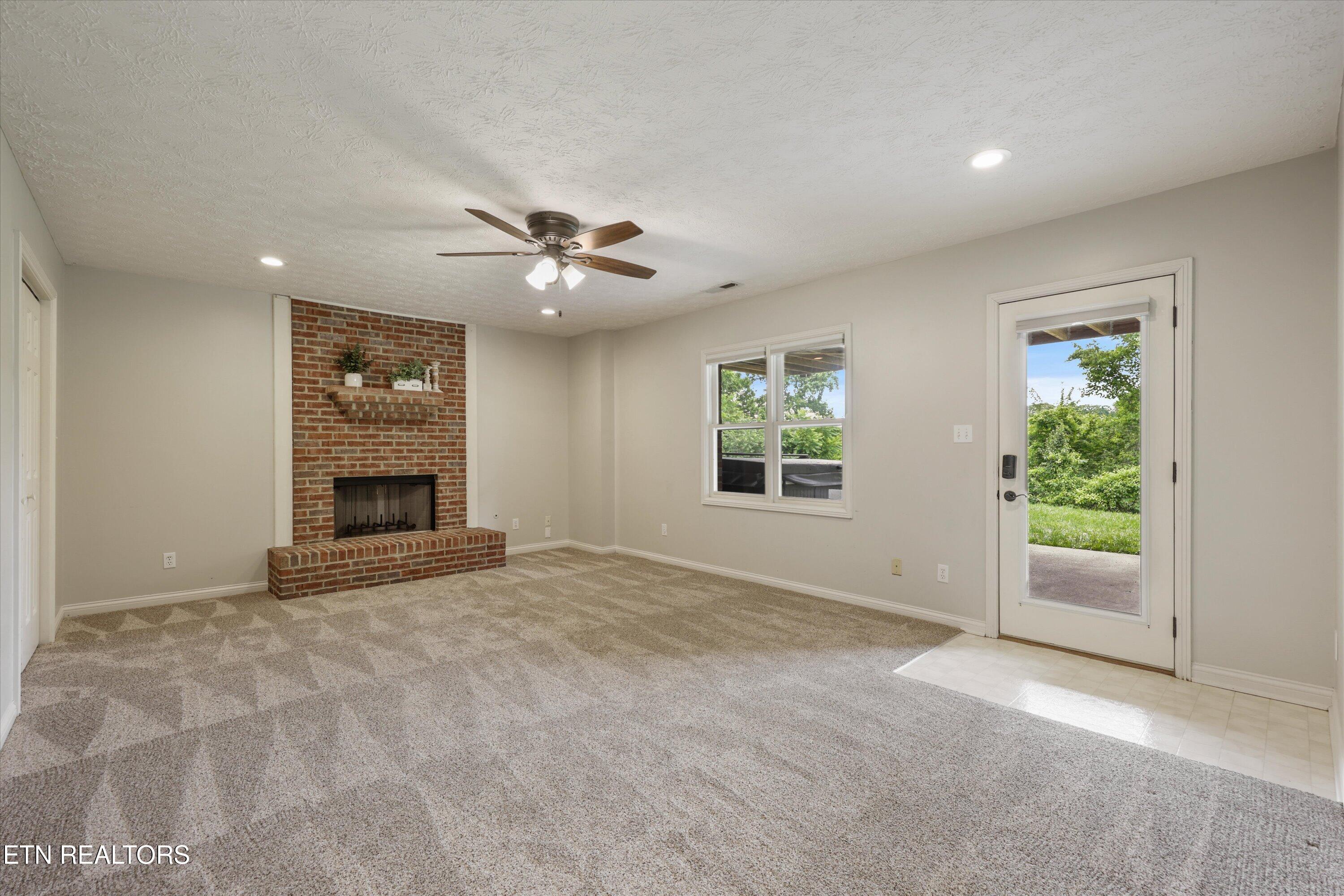 16 Radcliff Terrace Oak Ridge TN 37830