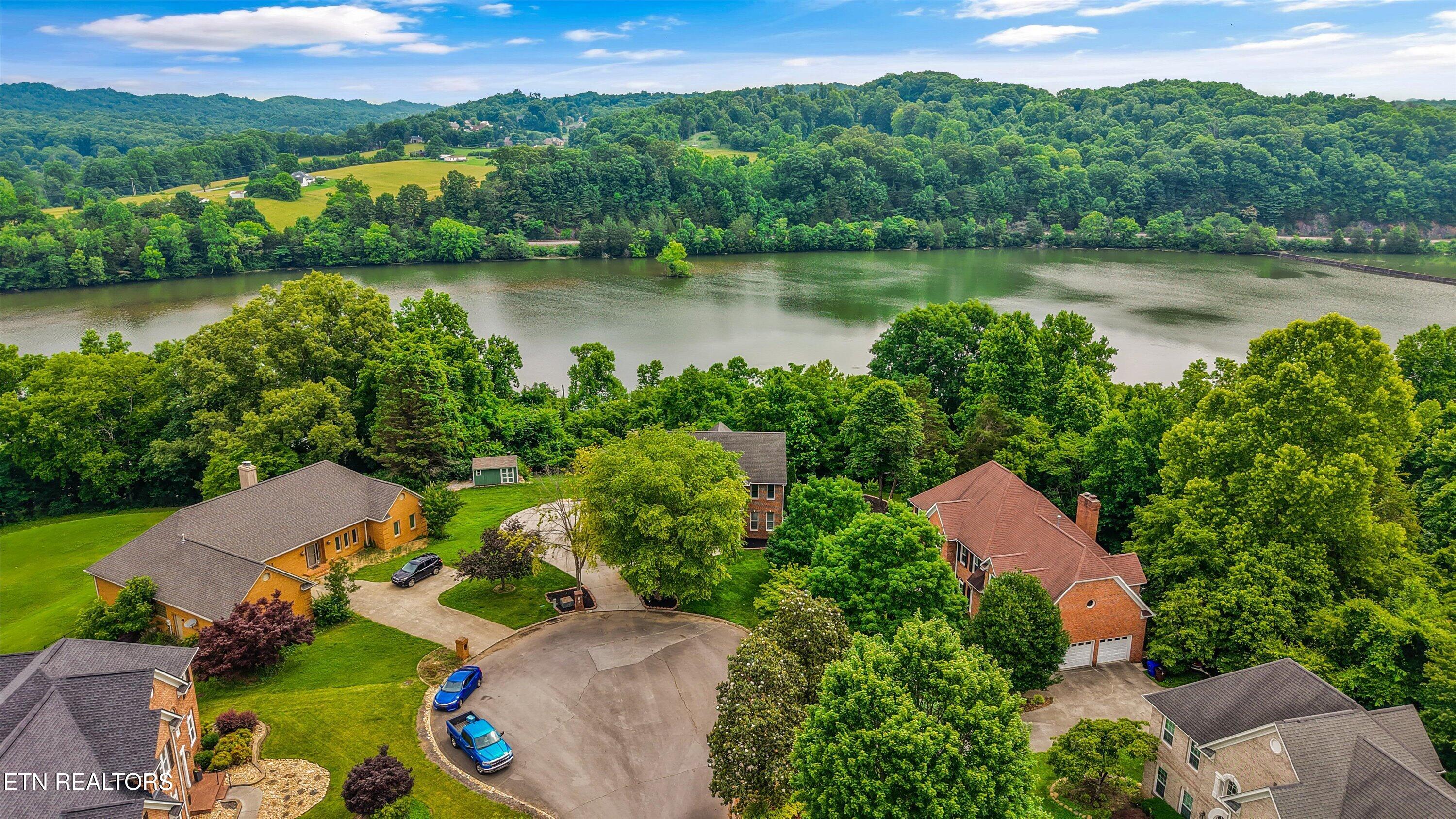 16 Radcliff Terrace Oak Ridge TN 37830