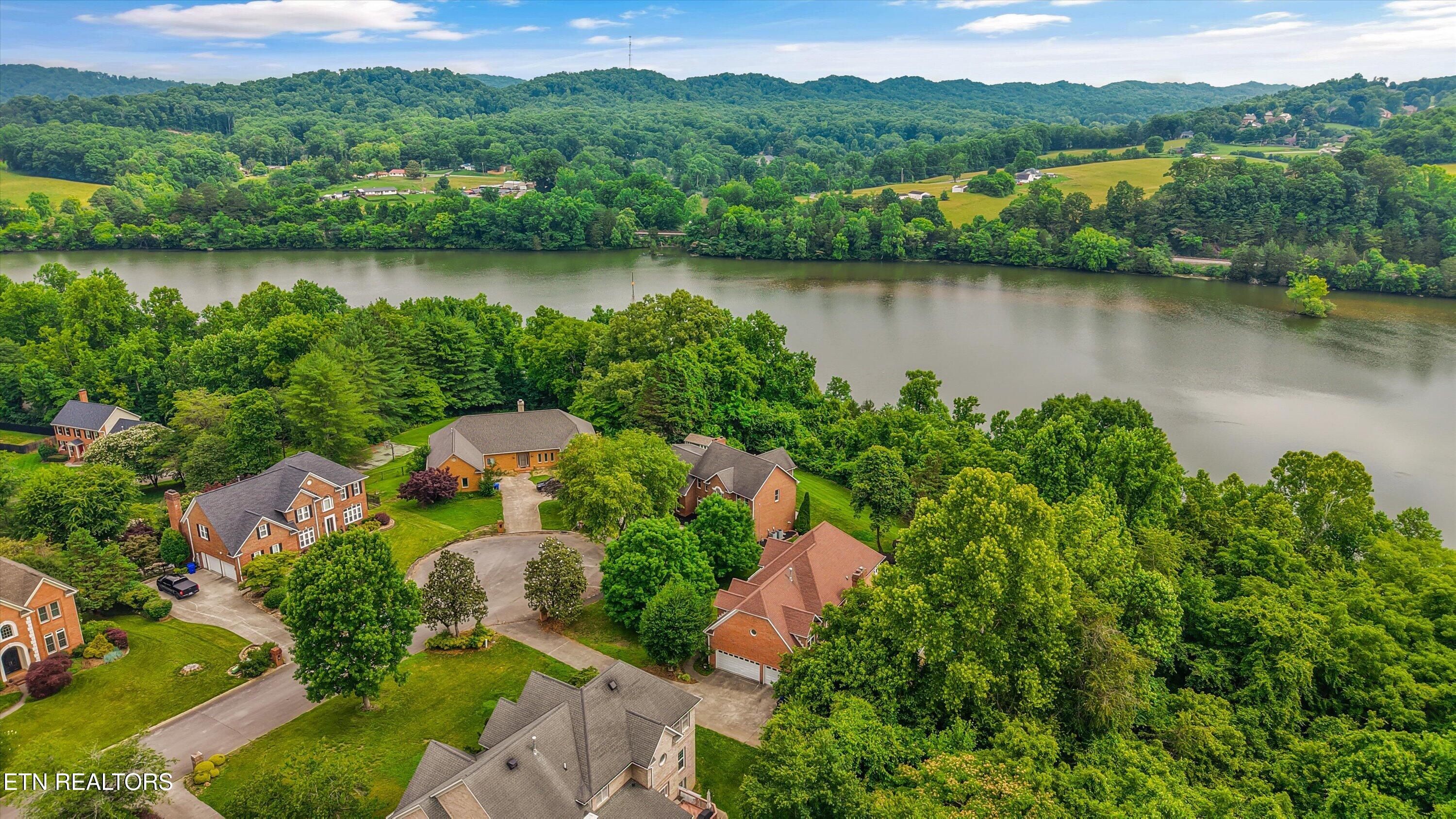 16 Radcliff Terrace Oak Ridge TN 37830