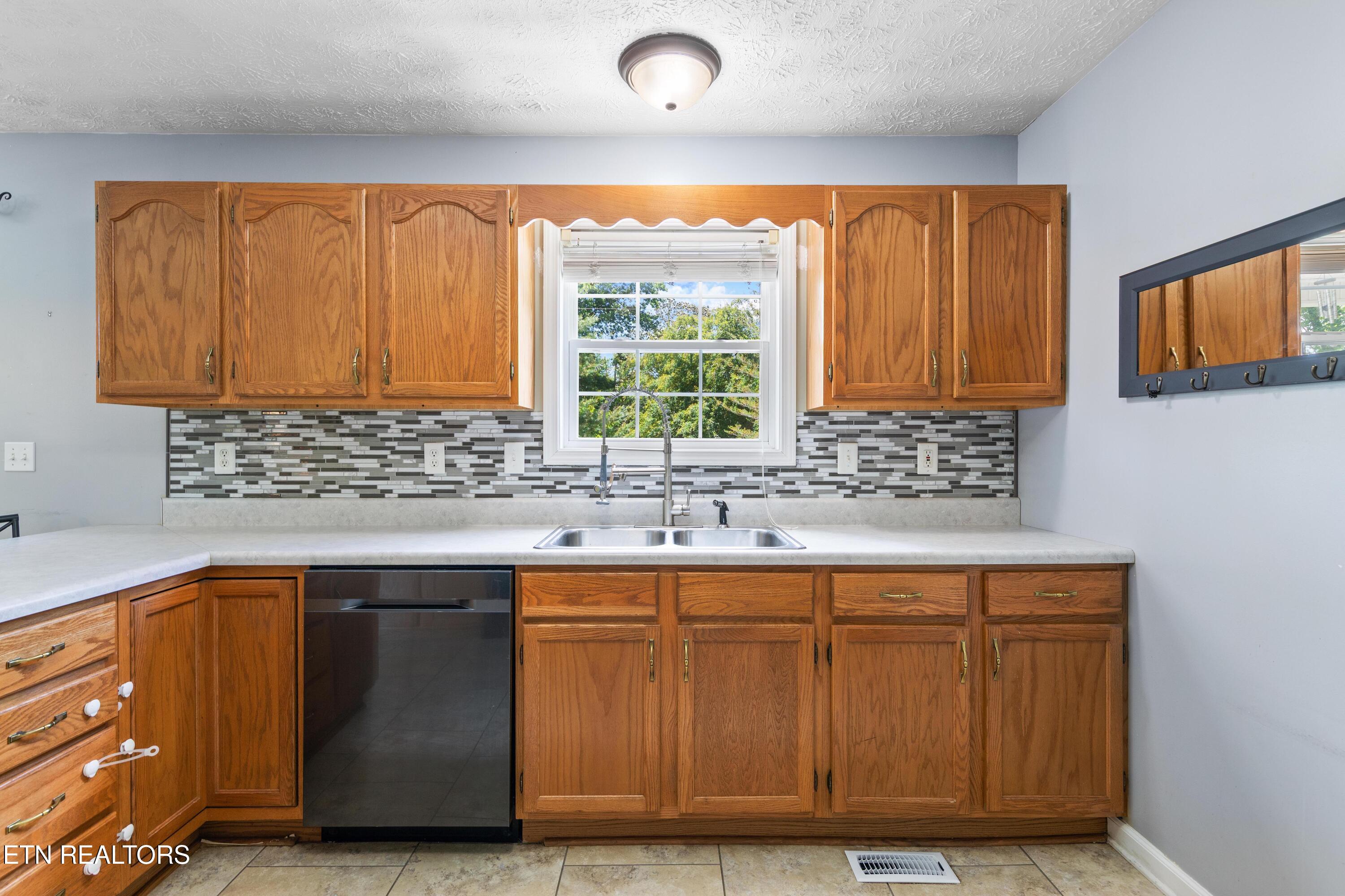 355 Eagle Bluff Road Jacksboro TN 37757