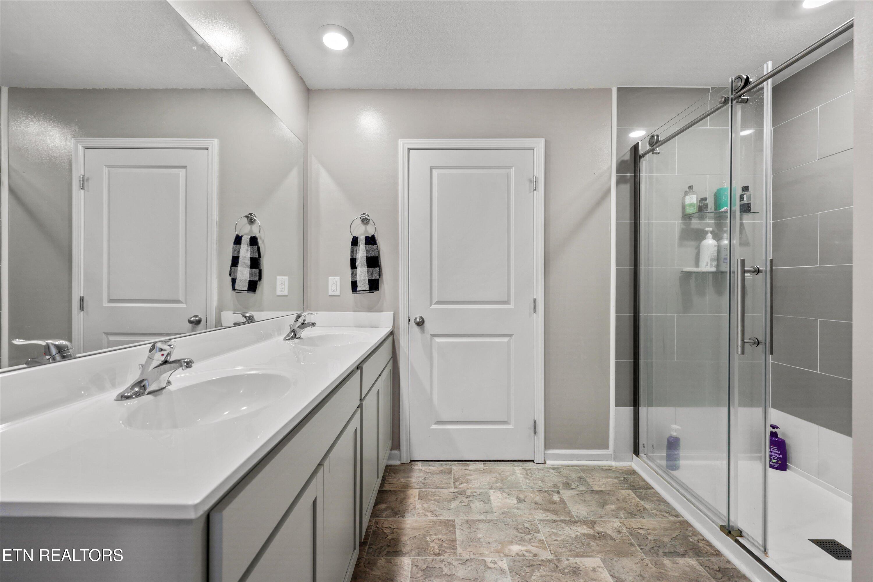8137 Dennis Fox Ln Lane Knoxville TN 37938