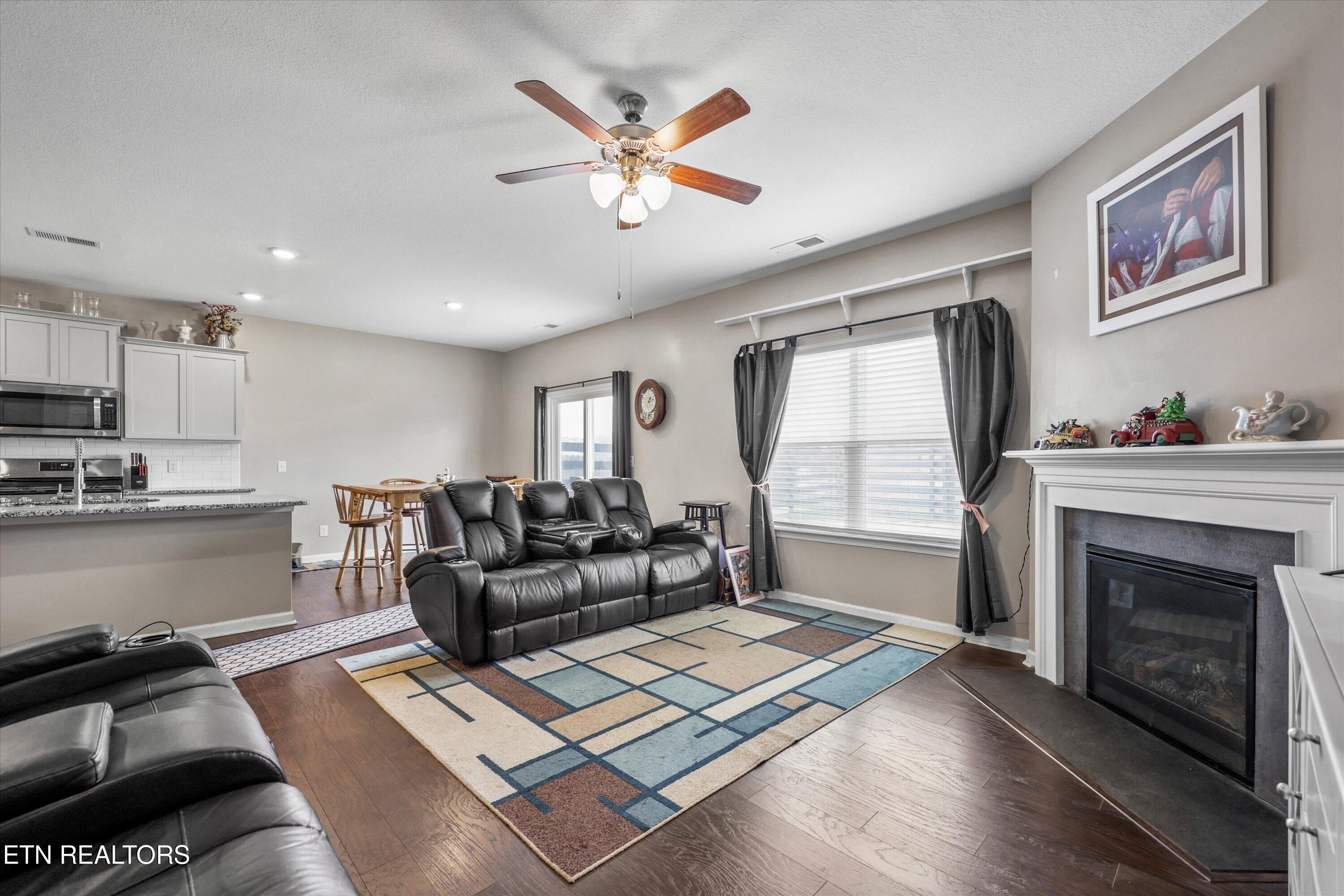 8137 Dennis Fox Ln Lane Knoxville TN 37938