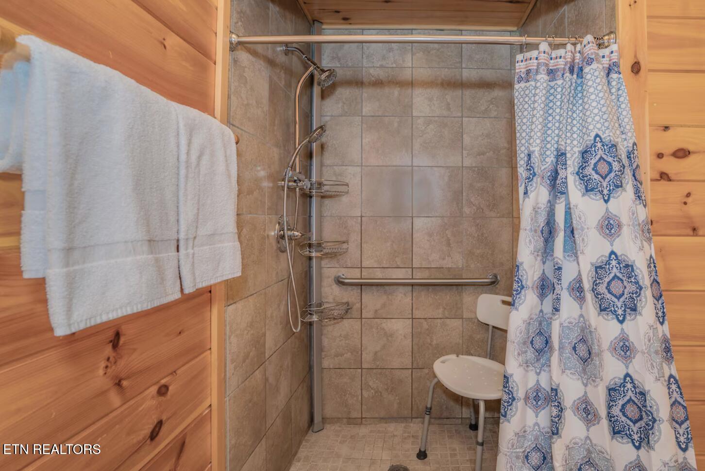 935 Mcmakin Way Pigeon Forge TN 37863