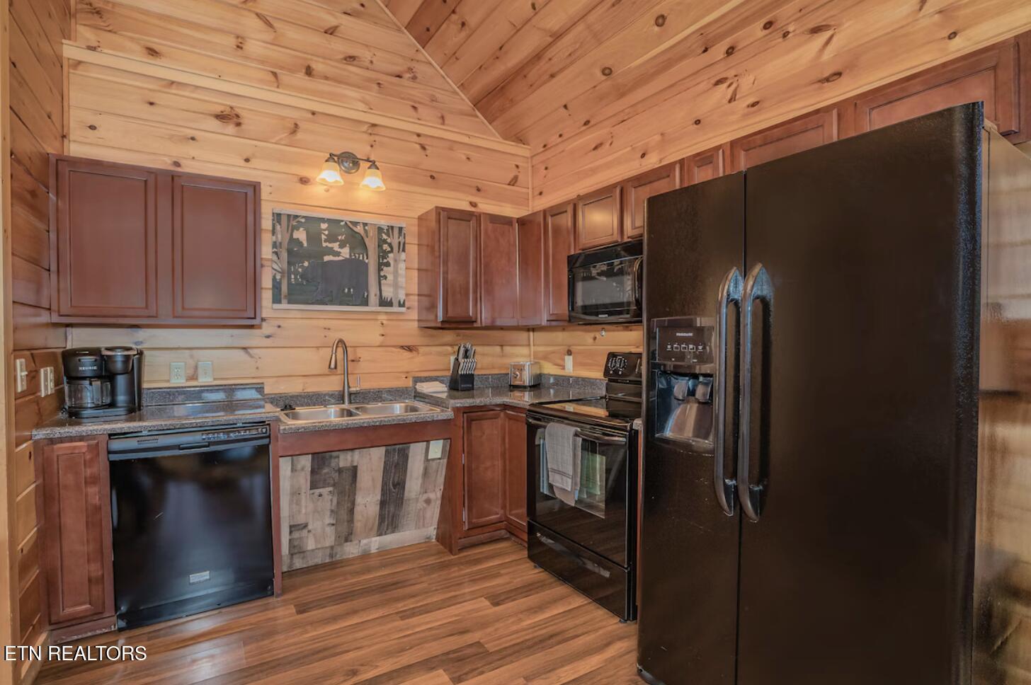 935 Mcmakin Way Pigeon Forge TN 37863