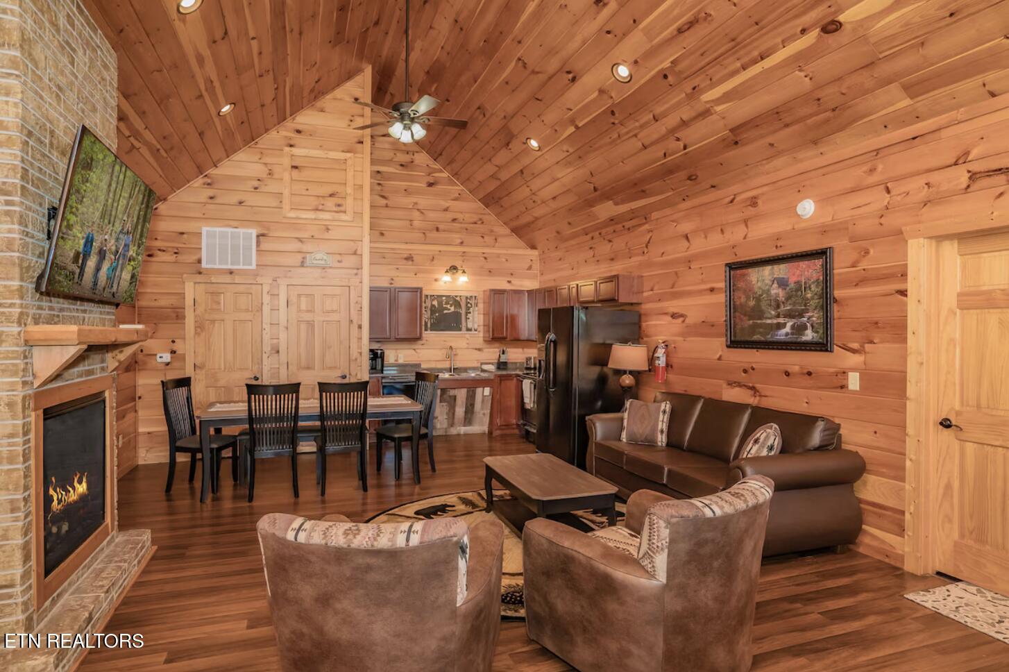 935 Mcmakin Way Pigeon Forge TN 37863