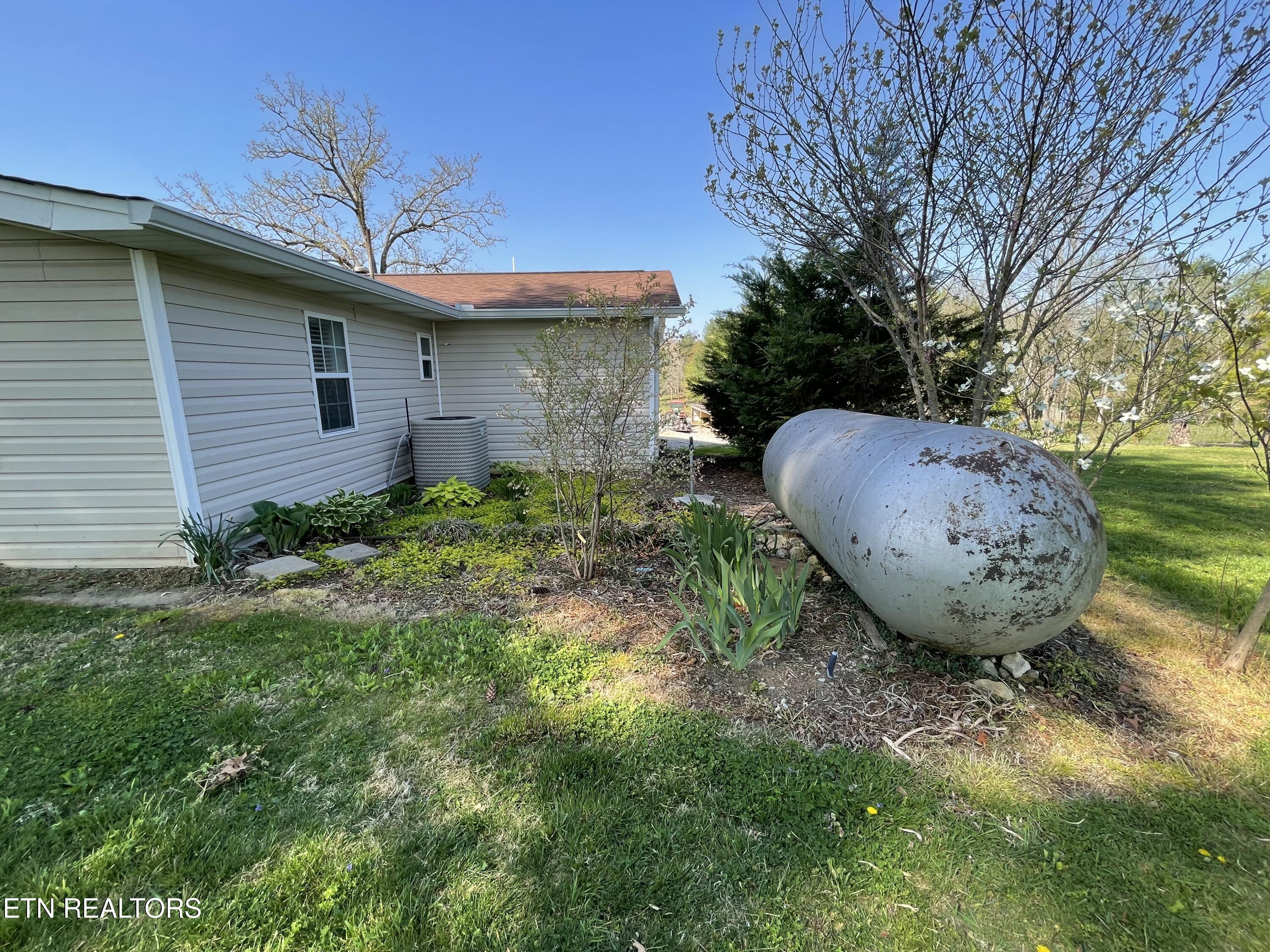 1951 Hall Road Clarkrange TN 38553