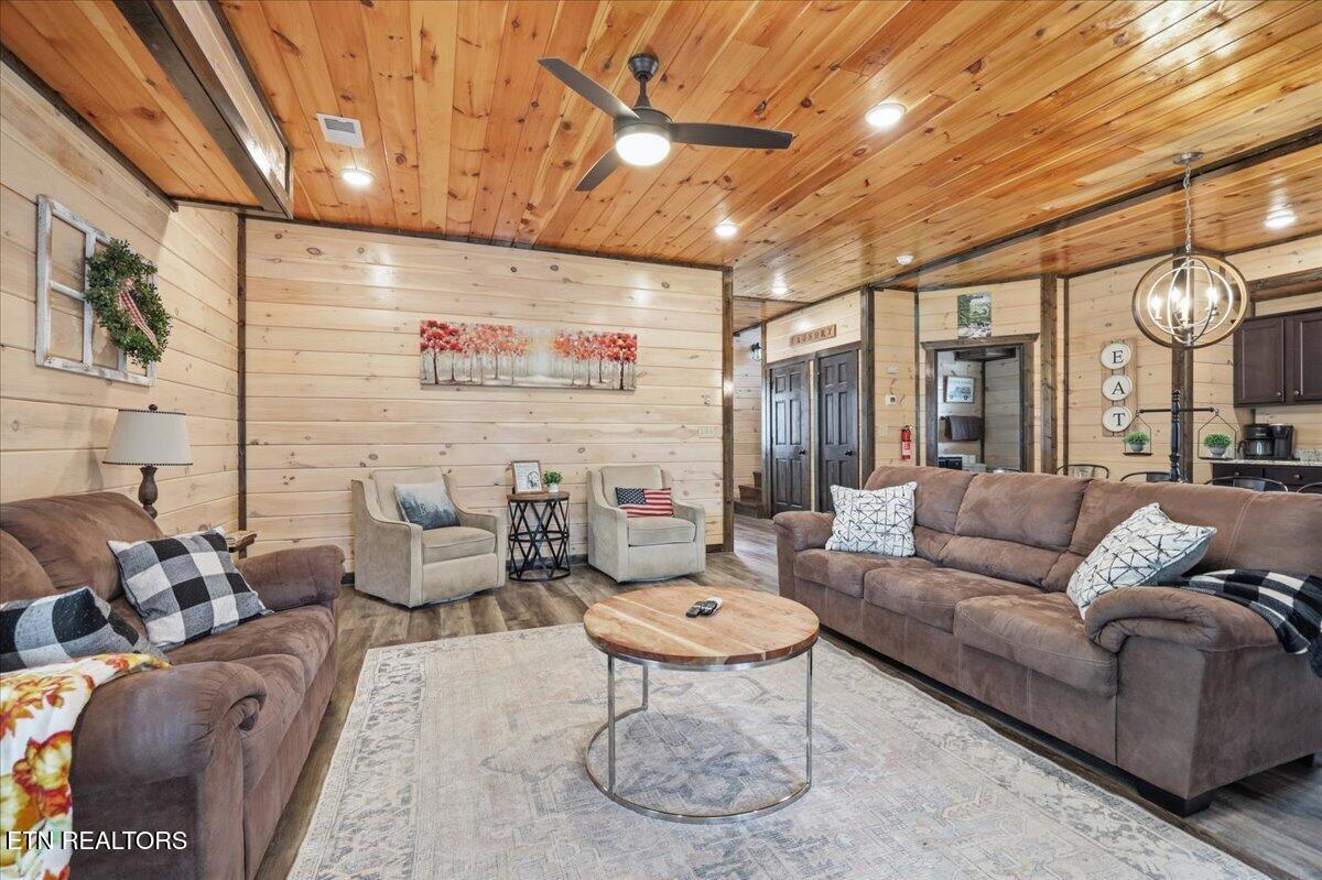 850 Osprey Way Pigeon Forge TN 37863