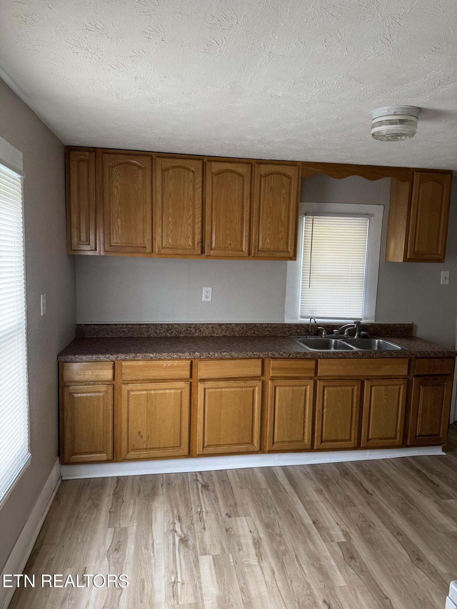 2715 White Oak Lane Knoxville TN 37917