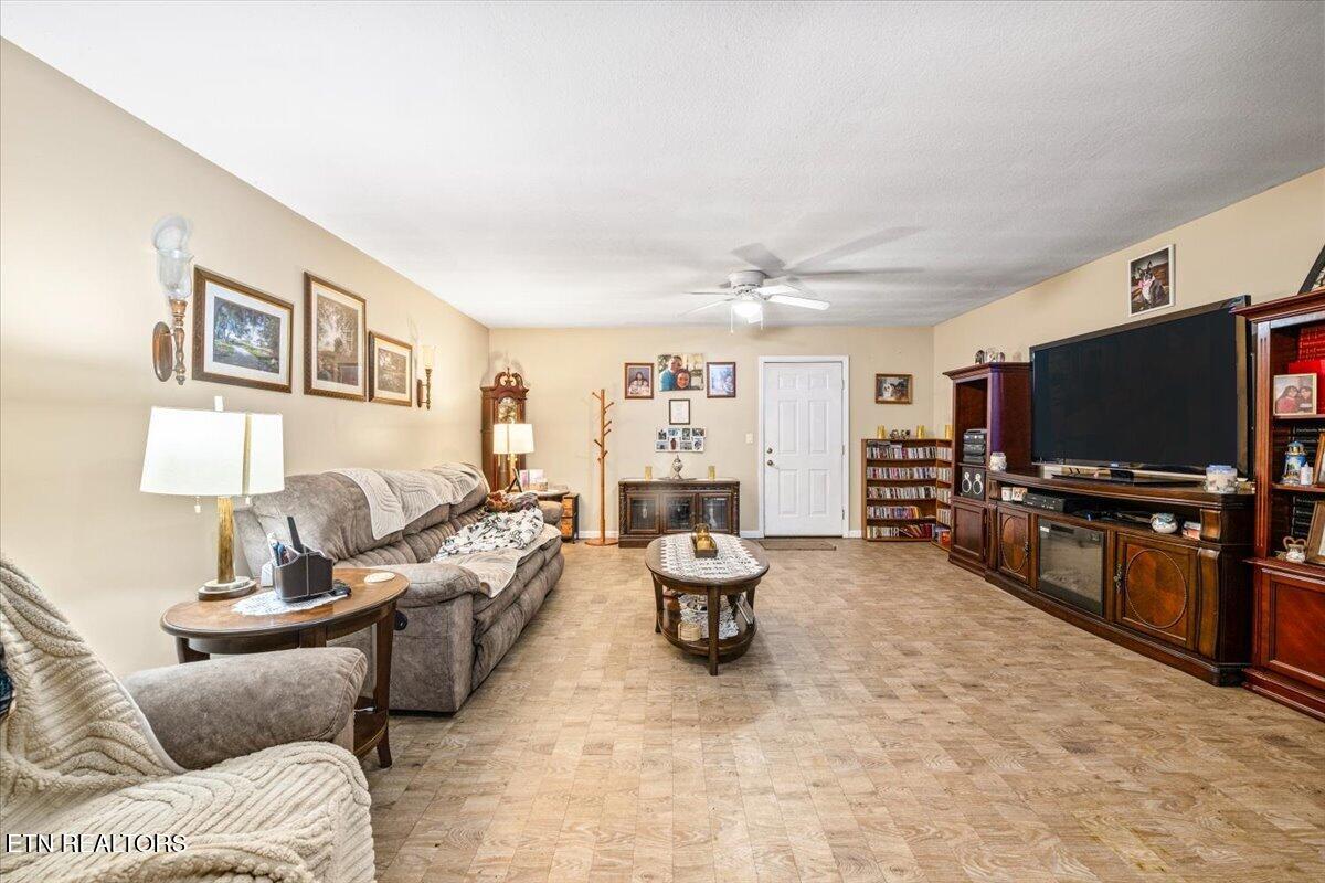164 Gail Lane Jacksboro TN 37757