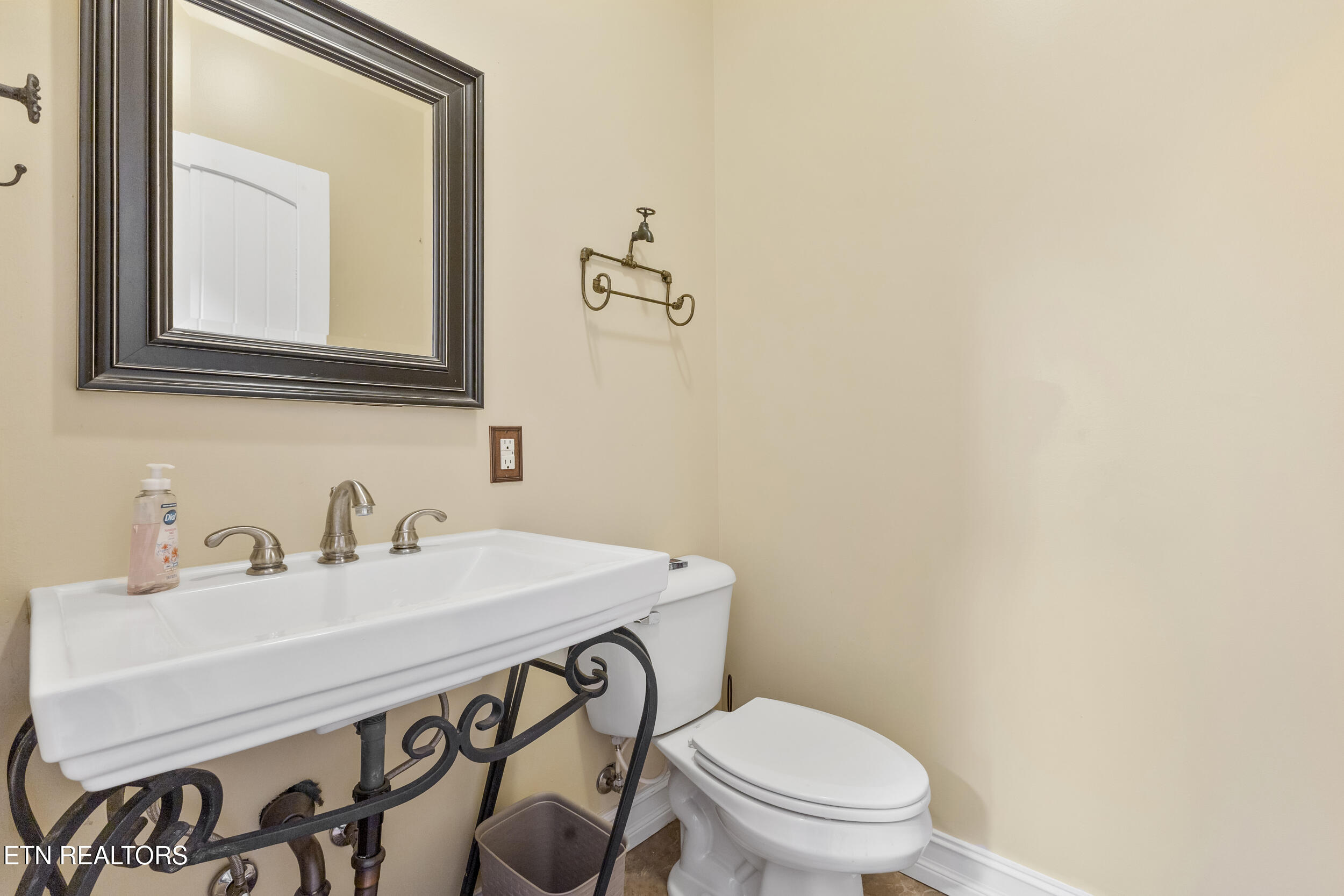 3017 Hardy Road White Pine TN 37890