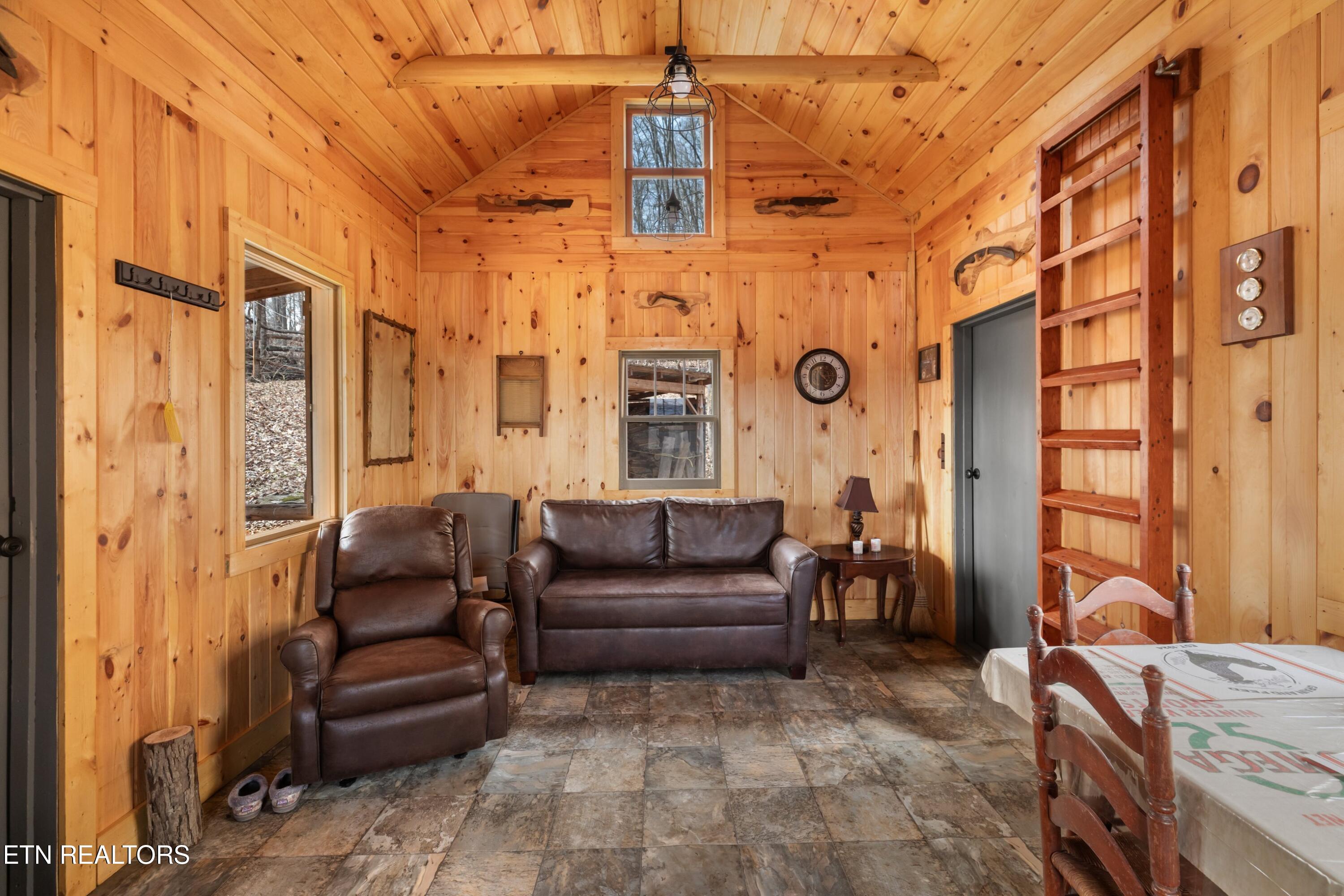 2218 Rebel Hollow Road Tazewell TN 37879