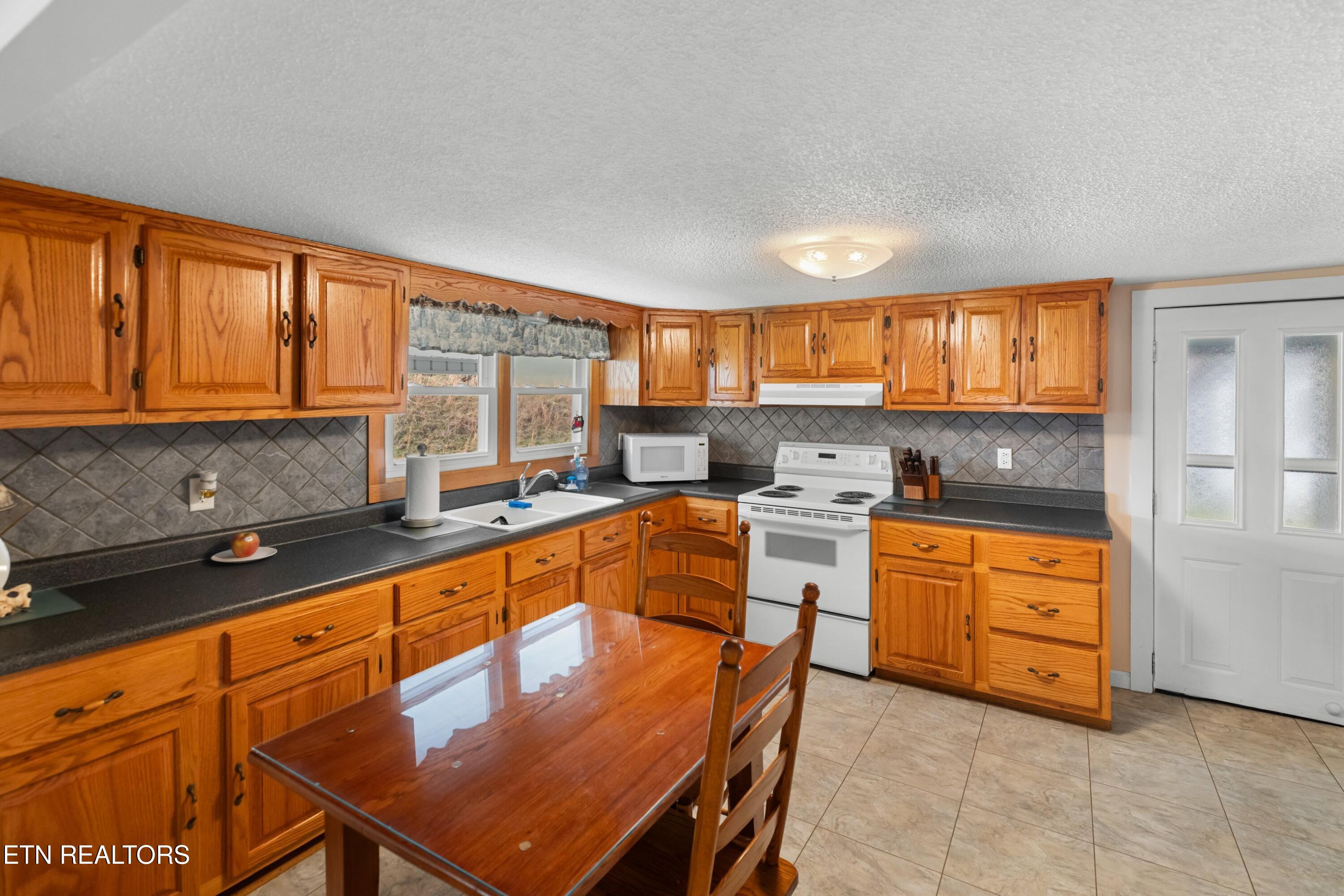 2218 Rebel Hollow Road Tazewell TN 37879
