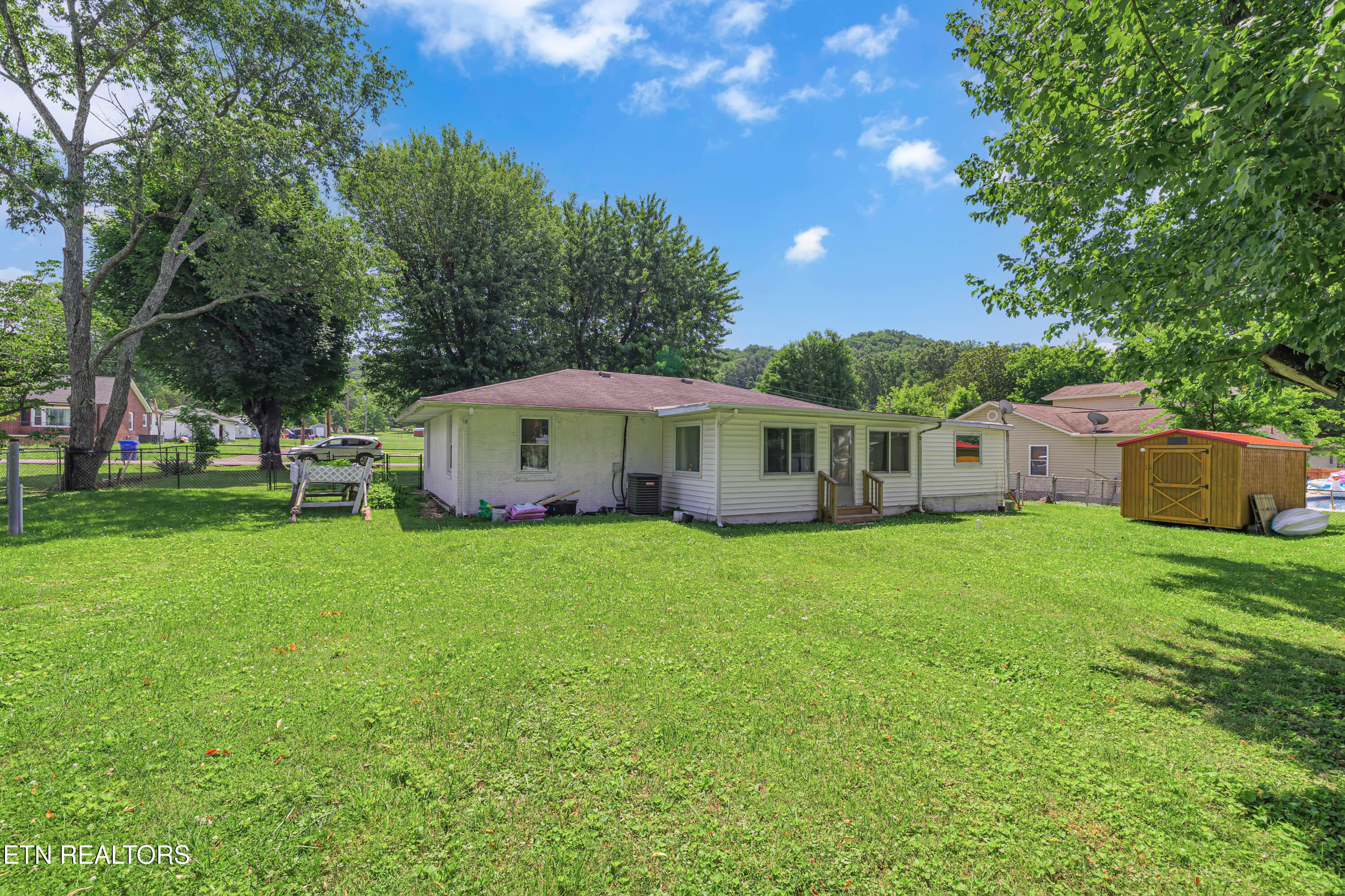 222 S Oakwood Avenue Clinton TN 37716