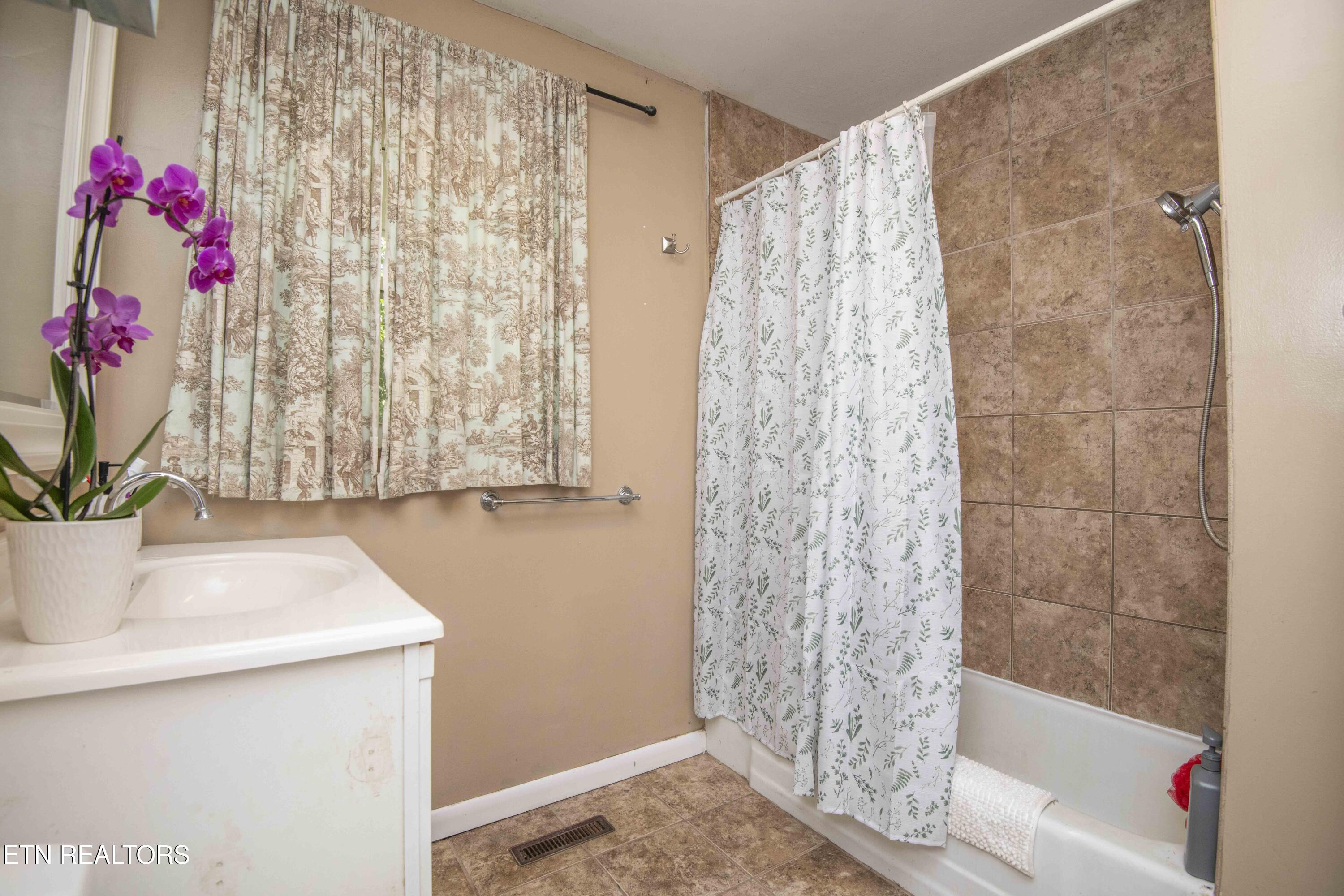 1212 Pilleaux Drive Knoxville TN 37912