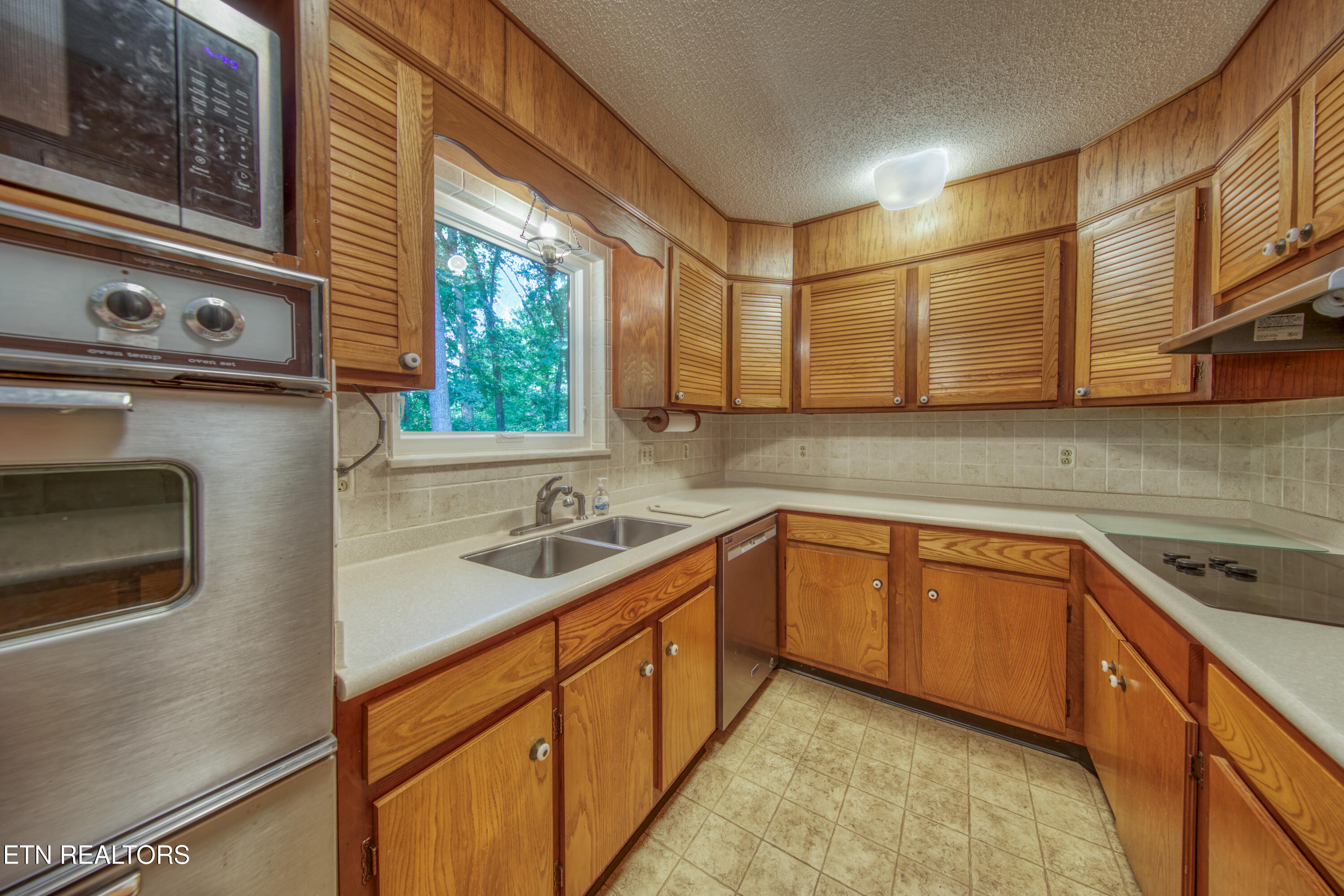 1014 W Outer Drive Oak Ridge TN 37830