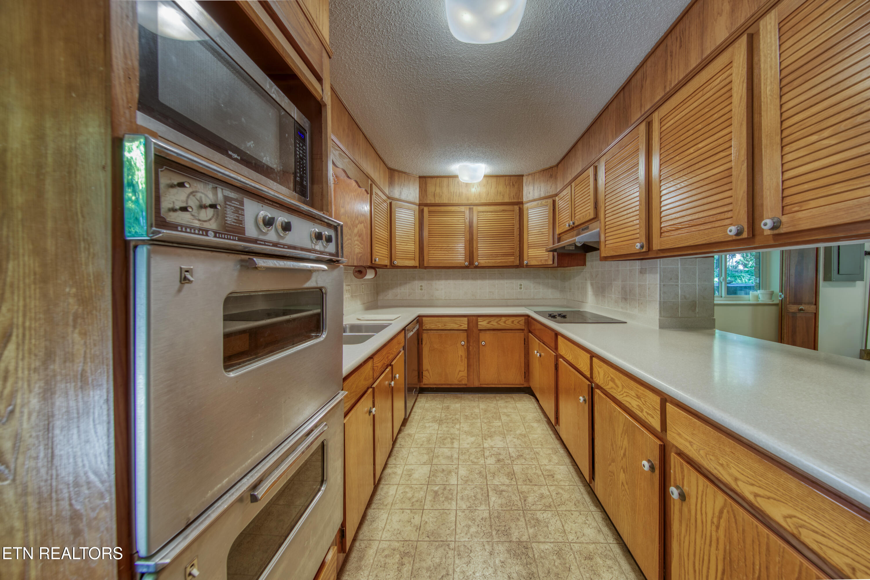 1014 W Outer Drive Oak Ridge TN 37830