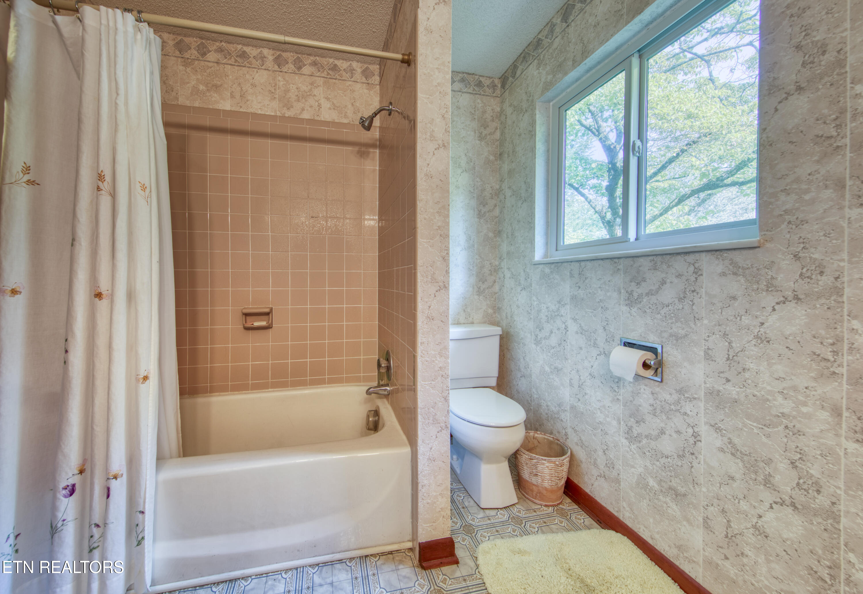 1014 W Outer Drive Oak Ridge TN 37830