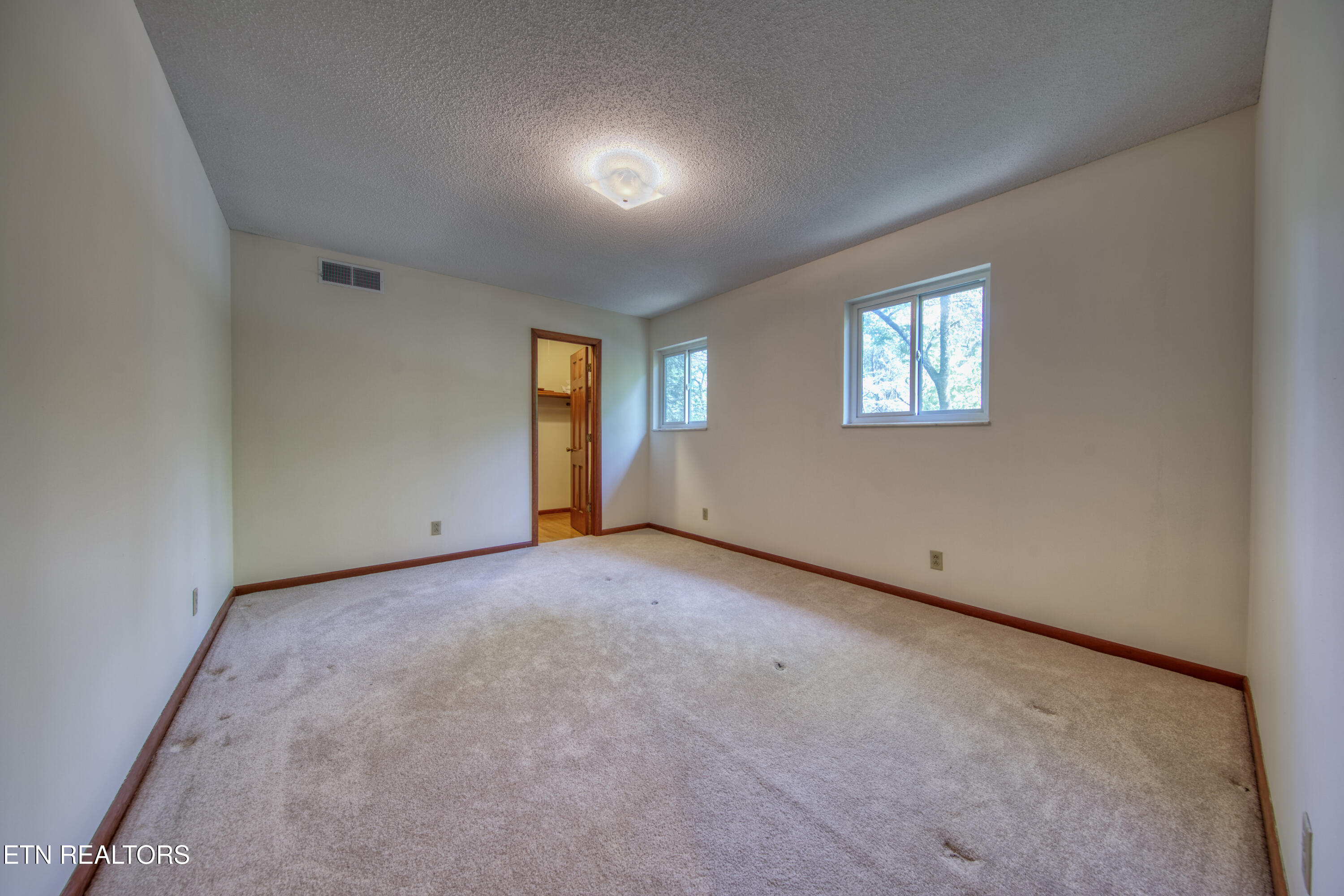 1014 W Outer Drive Oak Ridge TN 37830