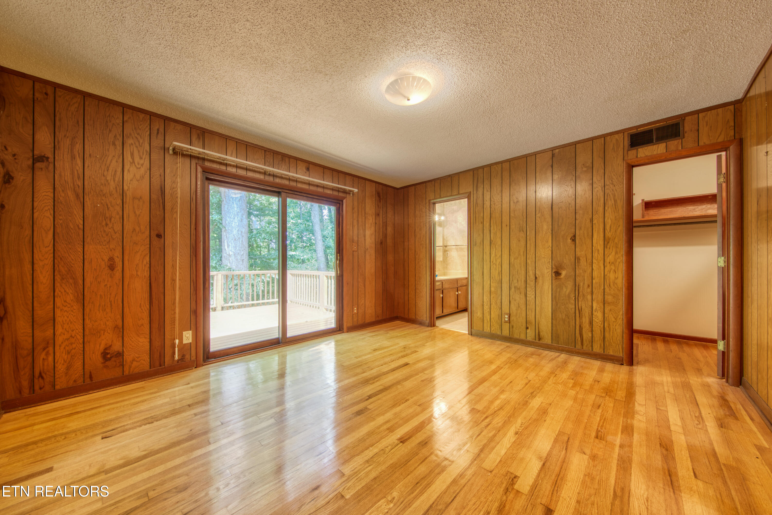 1014 W Outer Drive Oak Ridge TN 37830