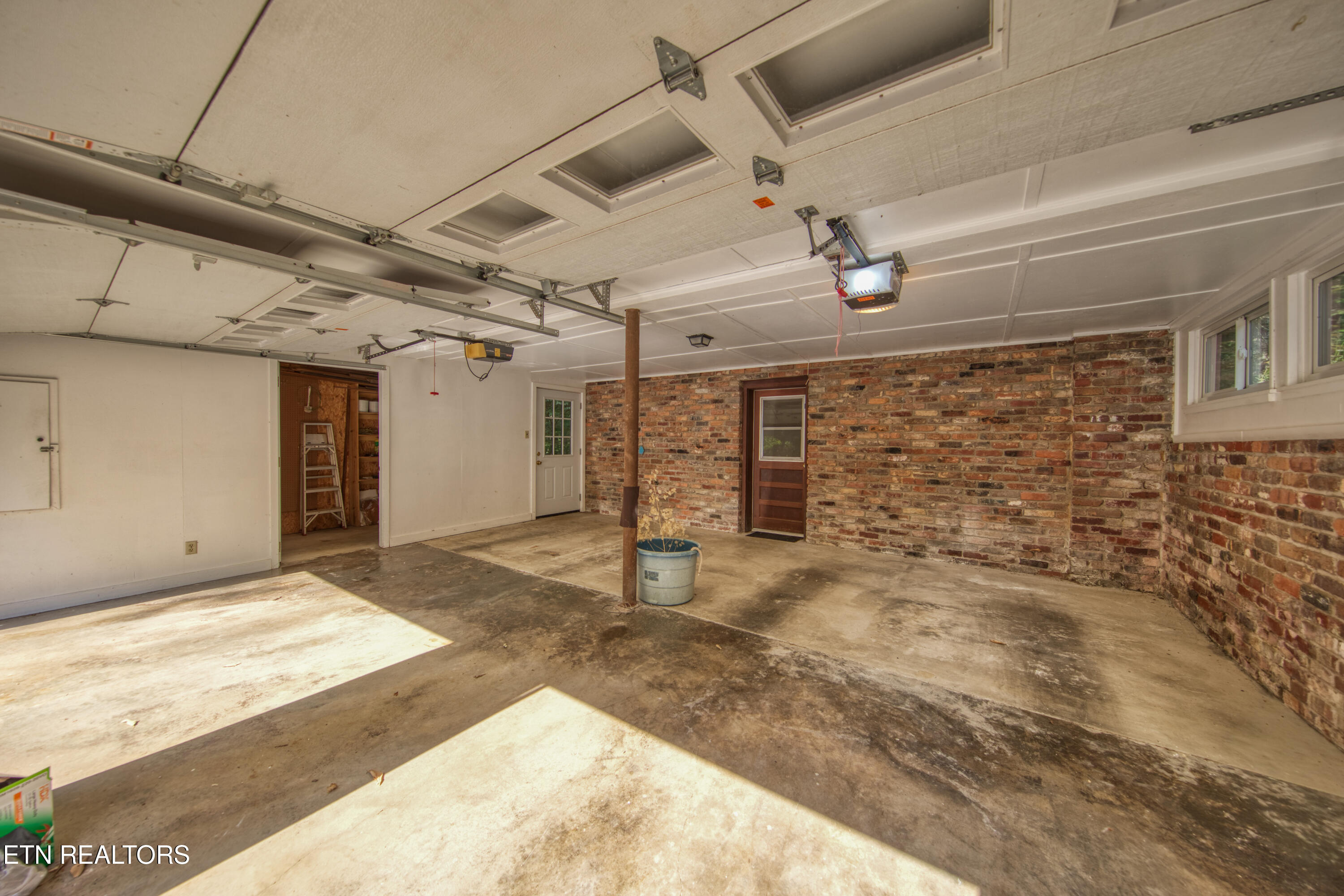 1014 W Outer Drive Oak Ridge TN 37830