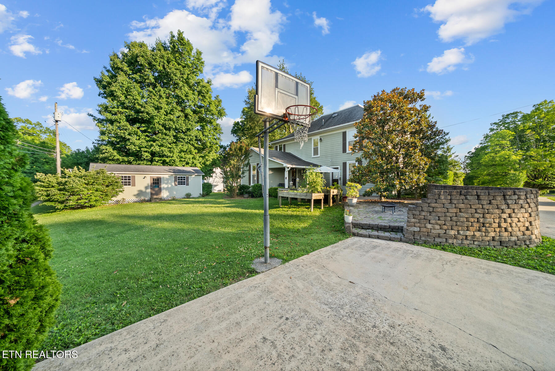 206 W Cleveland Avenue Monterey TN 38574