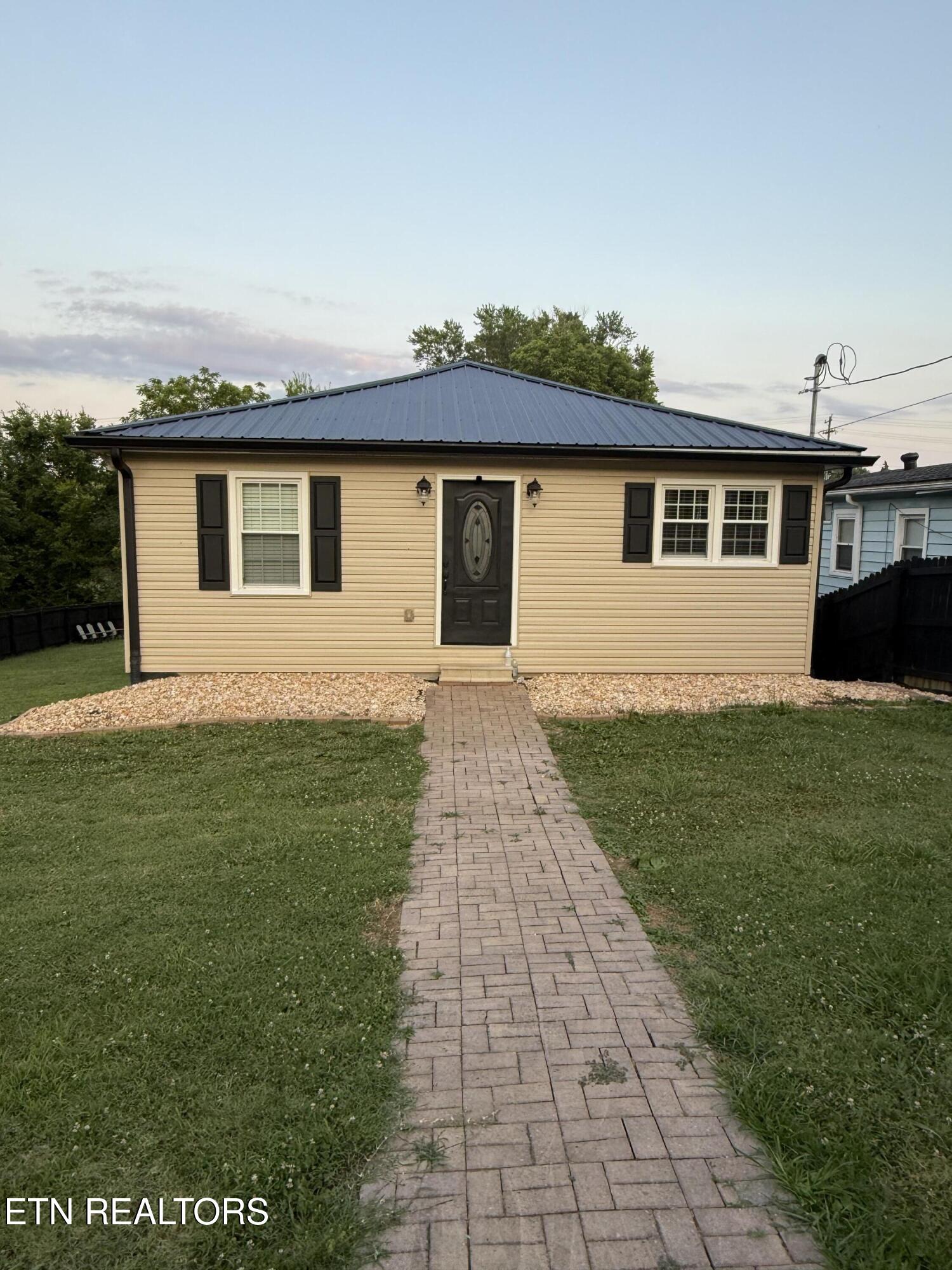 925 Medaris Street Clinton TN 37716
