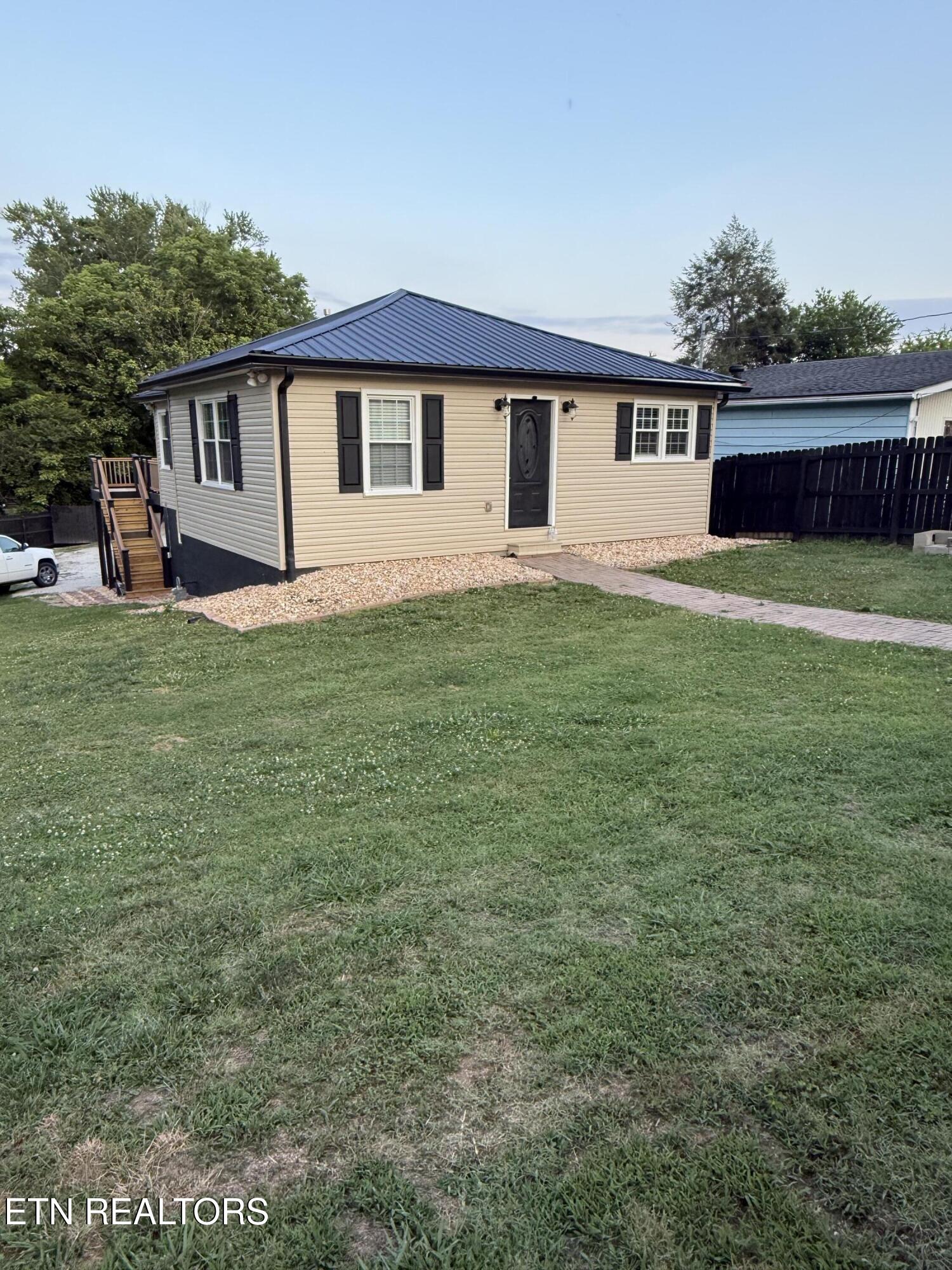 925 Medaris Street Clinton TN 37716