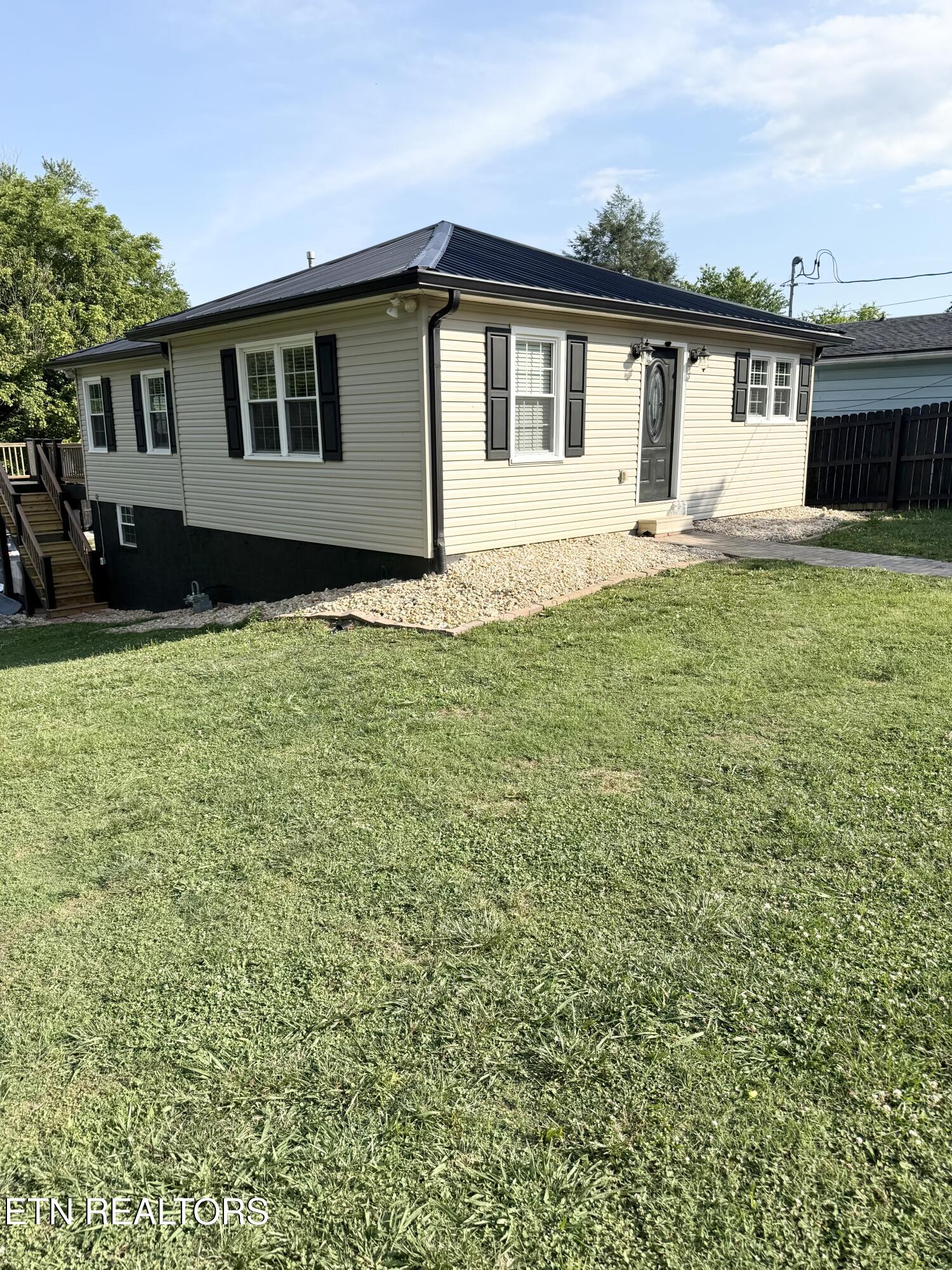 925 Medaris Street Clinton TN 37716