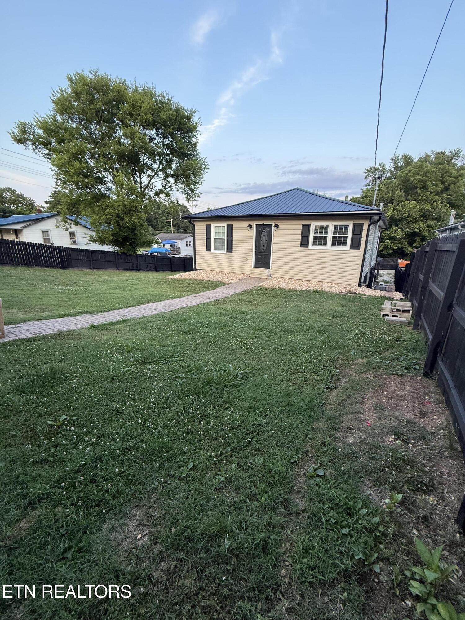 925 Medaris Street Clinton TN 37716