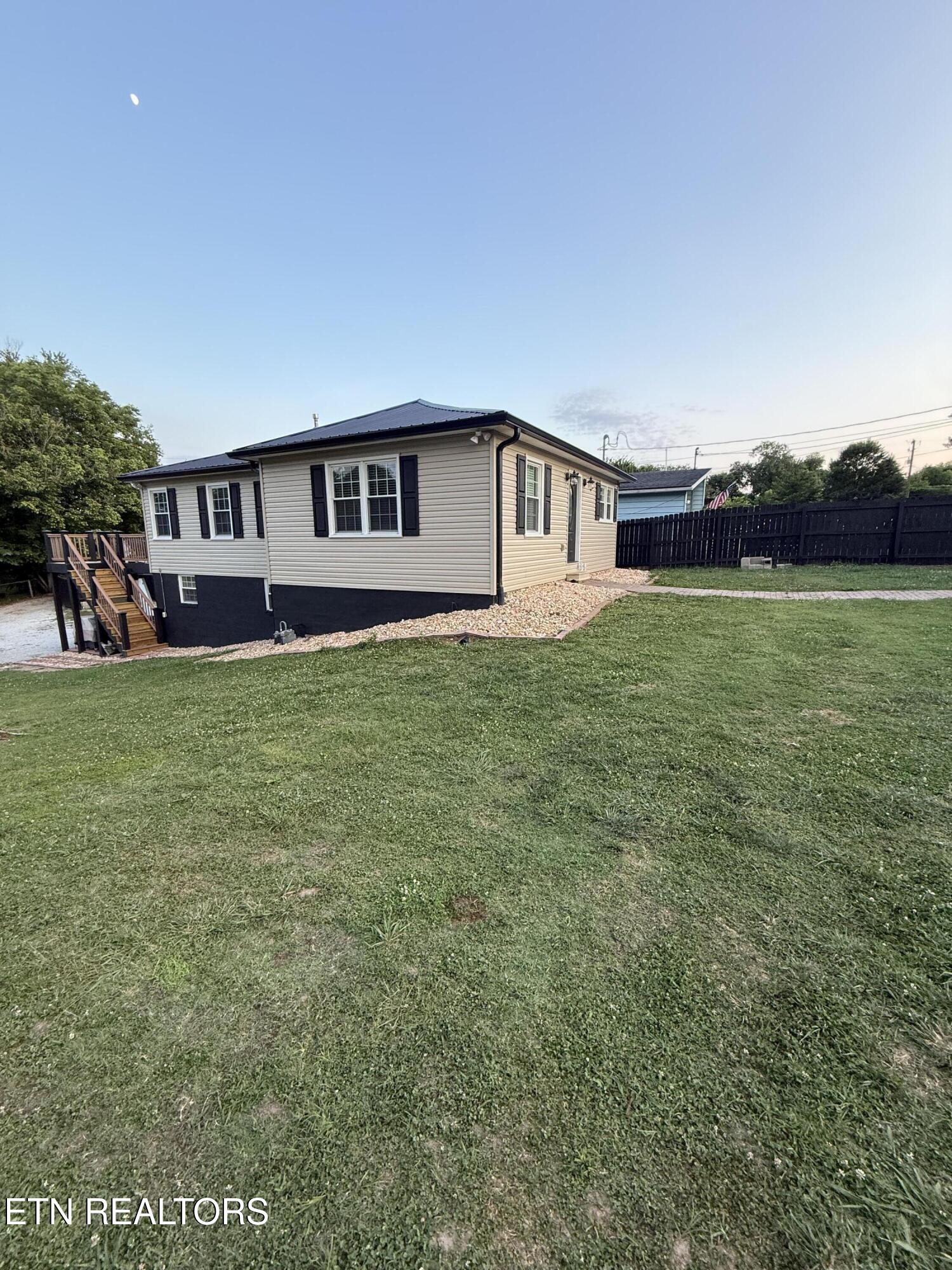 925 Medaris Street Clinton TN 37716