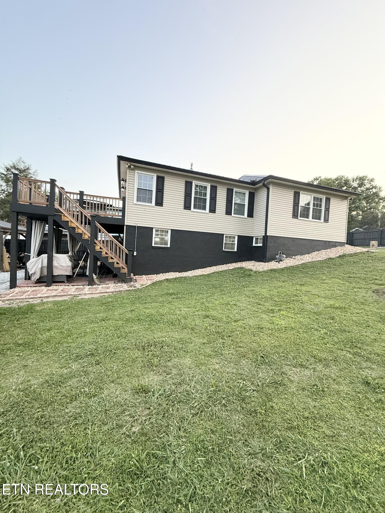 925 Medaris Street Clinton TN 37716