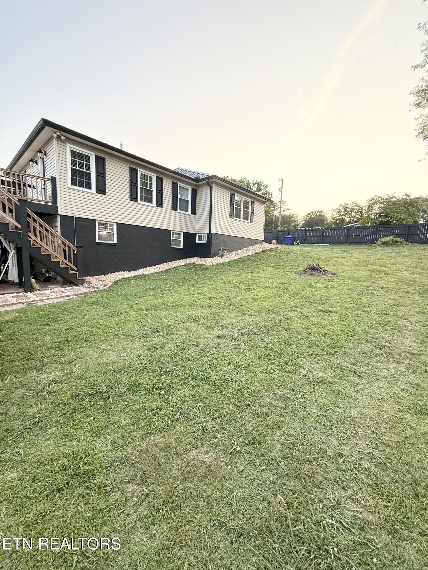 925 Medaris Street Clinton TN 37716