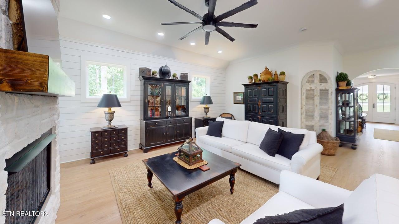 142 Amohi Way Loudon TN 37774