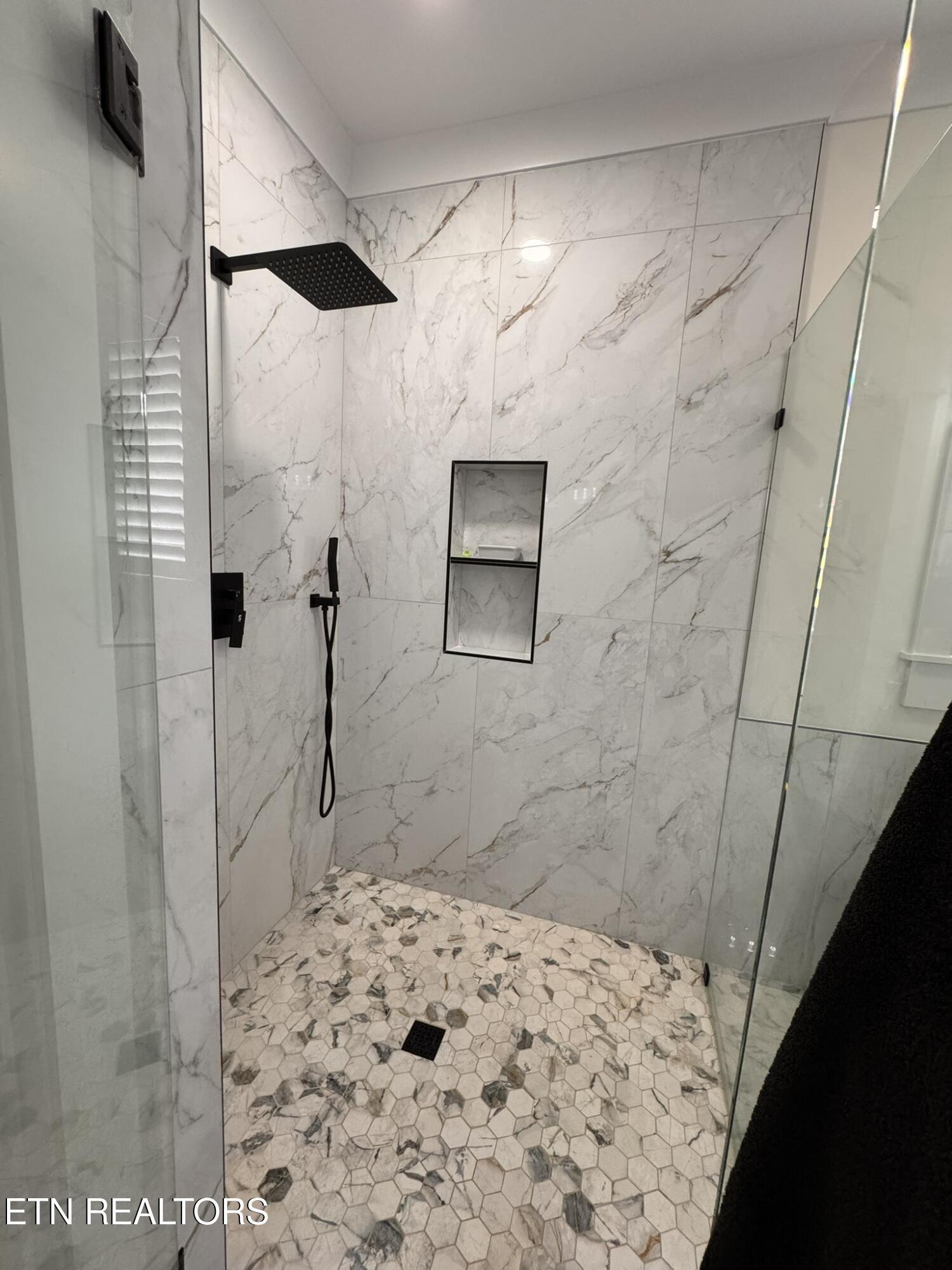 142 Amohi Way Loudon TN 37774