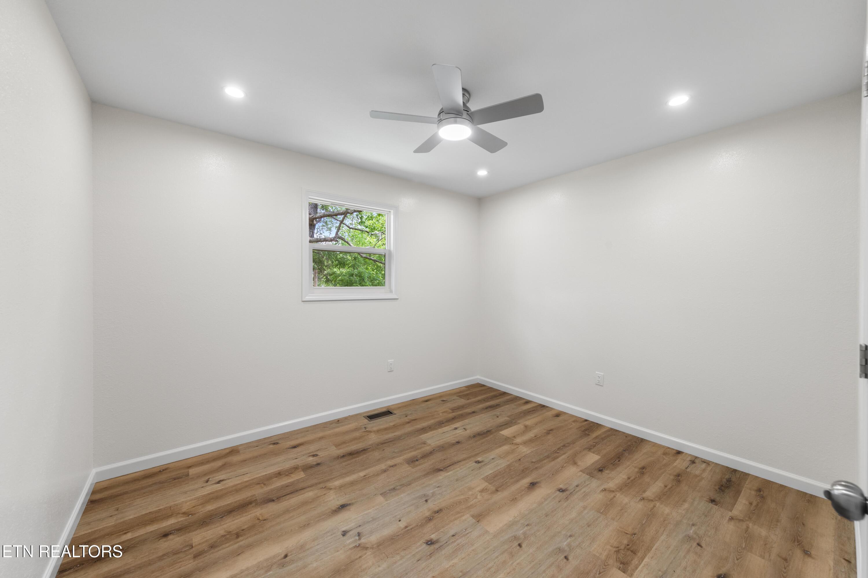 410 W Hemlock Street Lafollette TN 37766