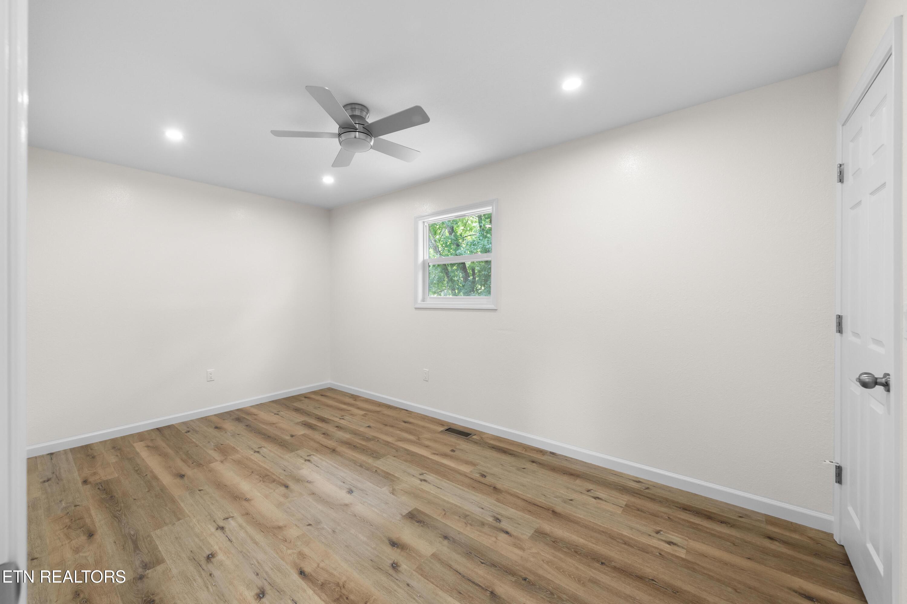 410 W Hemlock Street Lafollette TN 37766