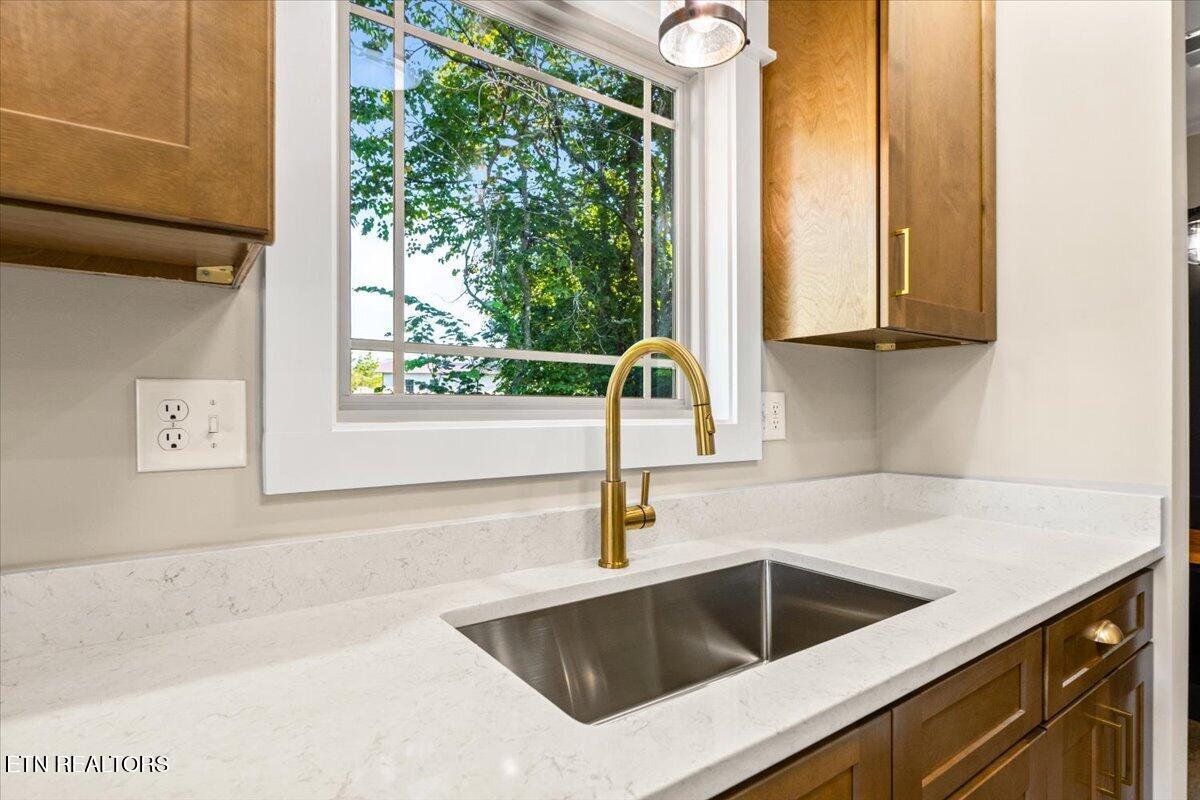 127 Azalea Lane Jacksboro TN 37757