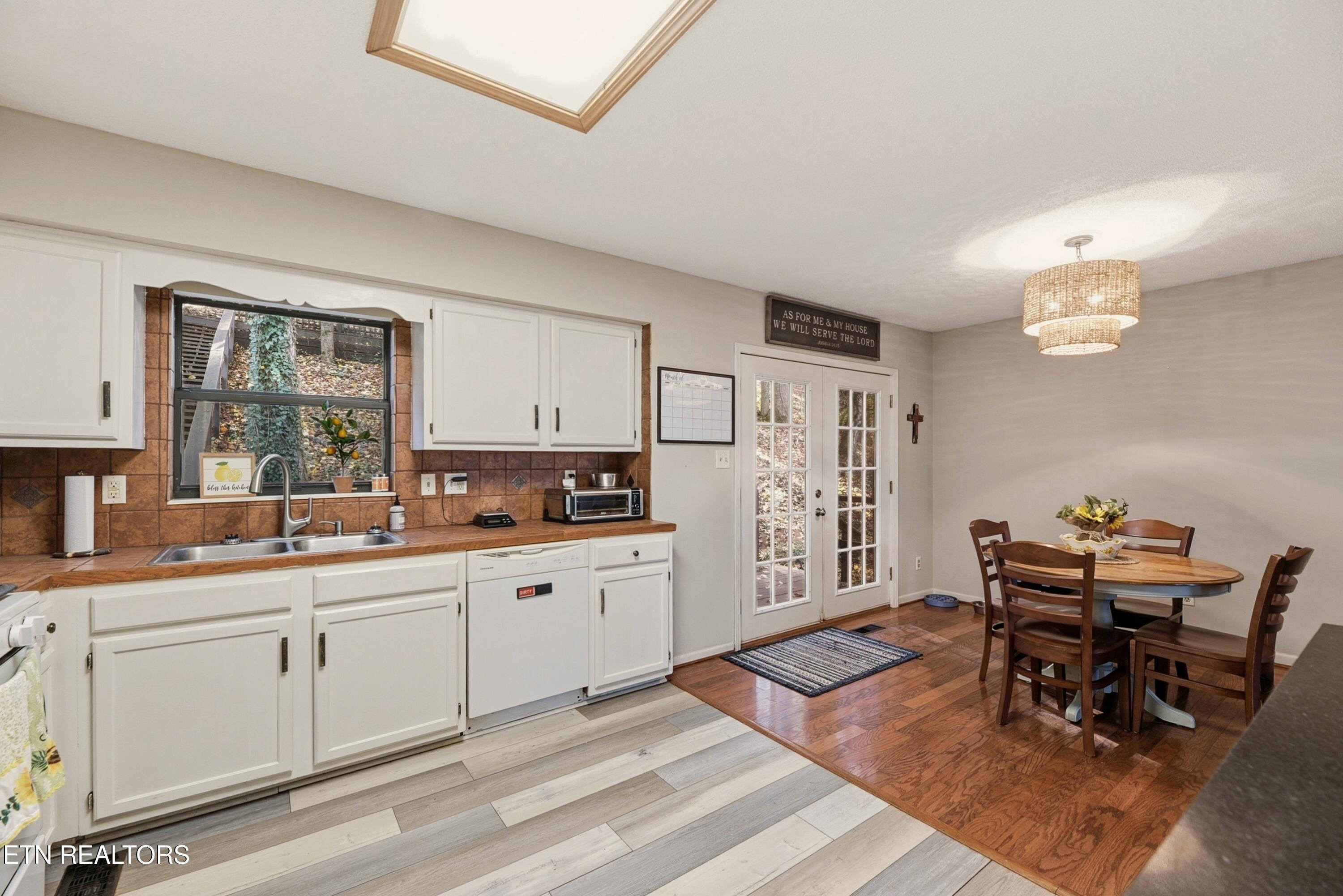 1429 Crestwood Drive Louisville TN 37777