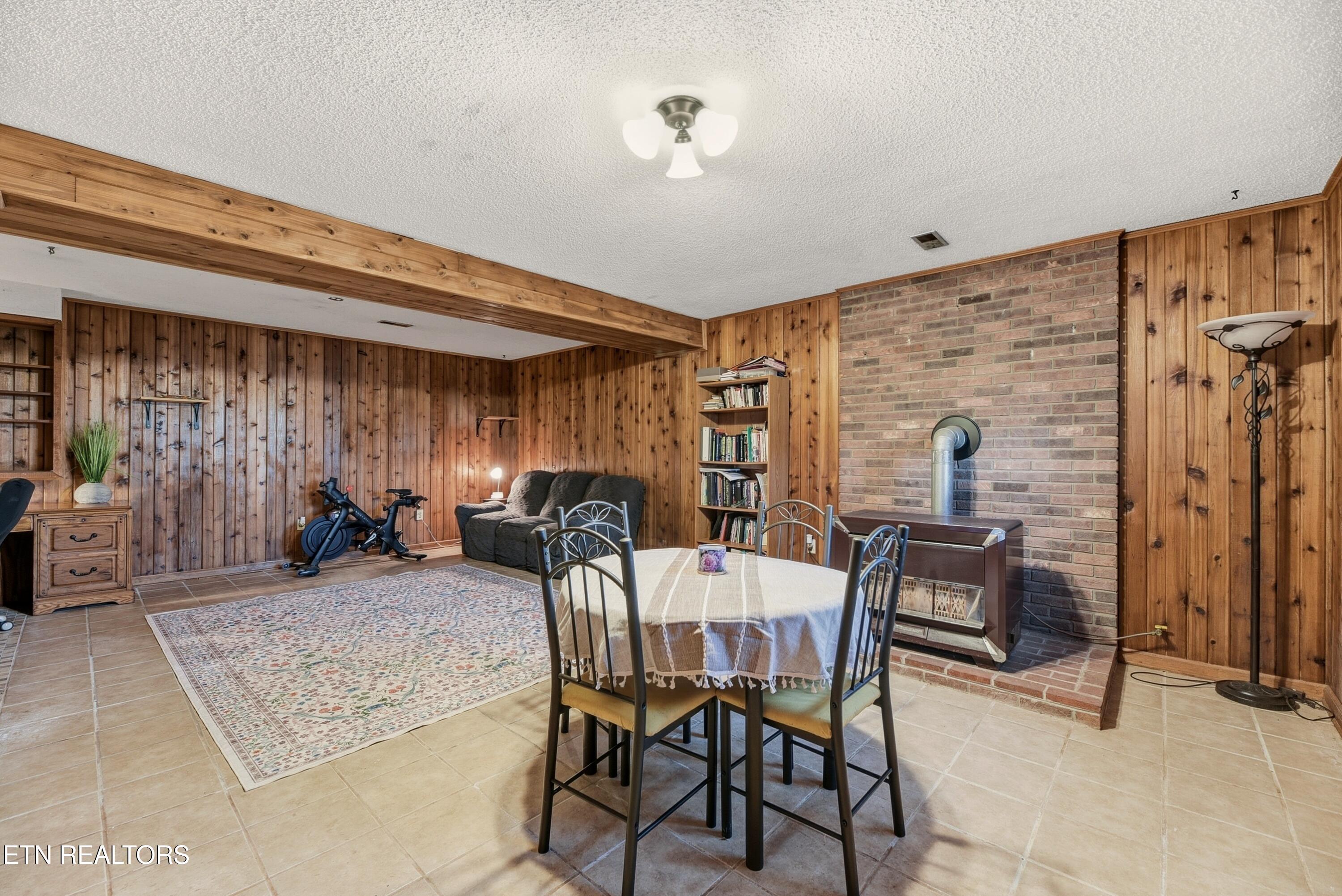 1429 Crestwood Drive Louisville TN 37777