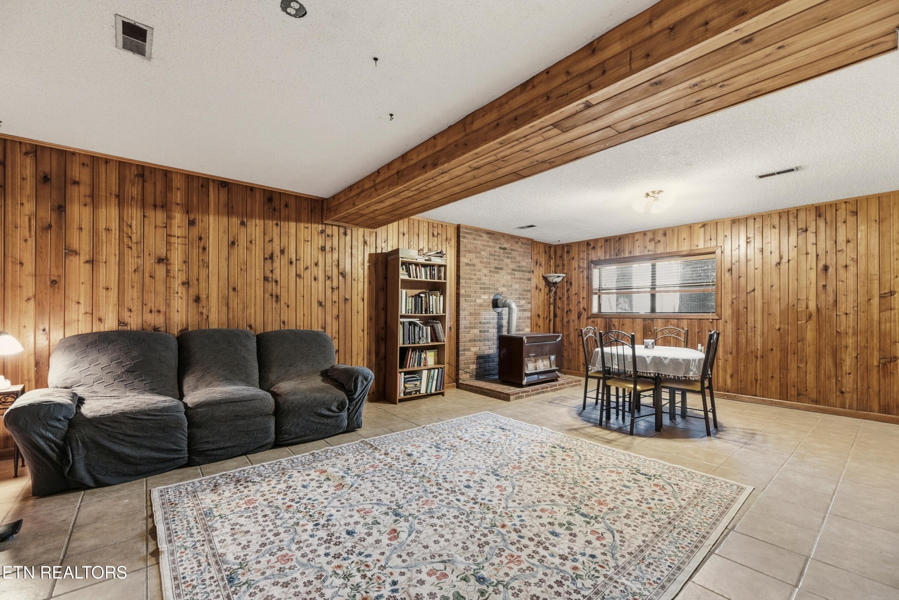 1429 Crestwood Drive Louisville TN 37777
