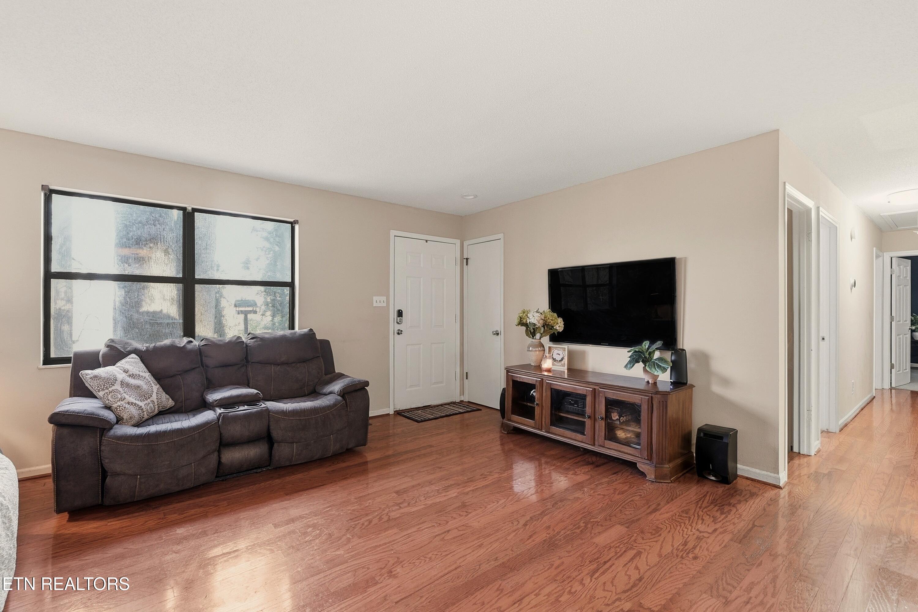 1429 Crestwood Drive Louisville TN 37777