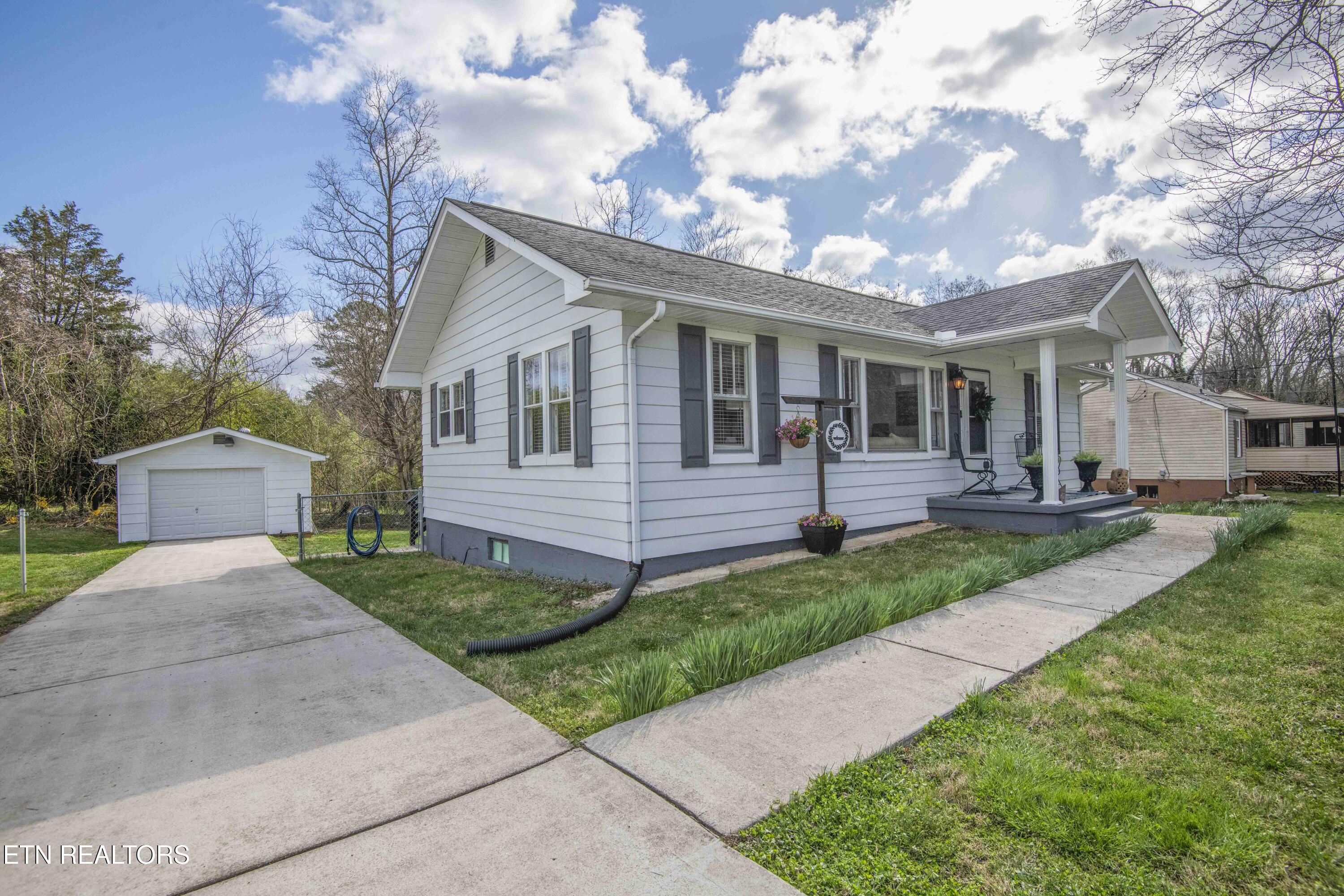 125 Clark Avenue Harriman TN 37748