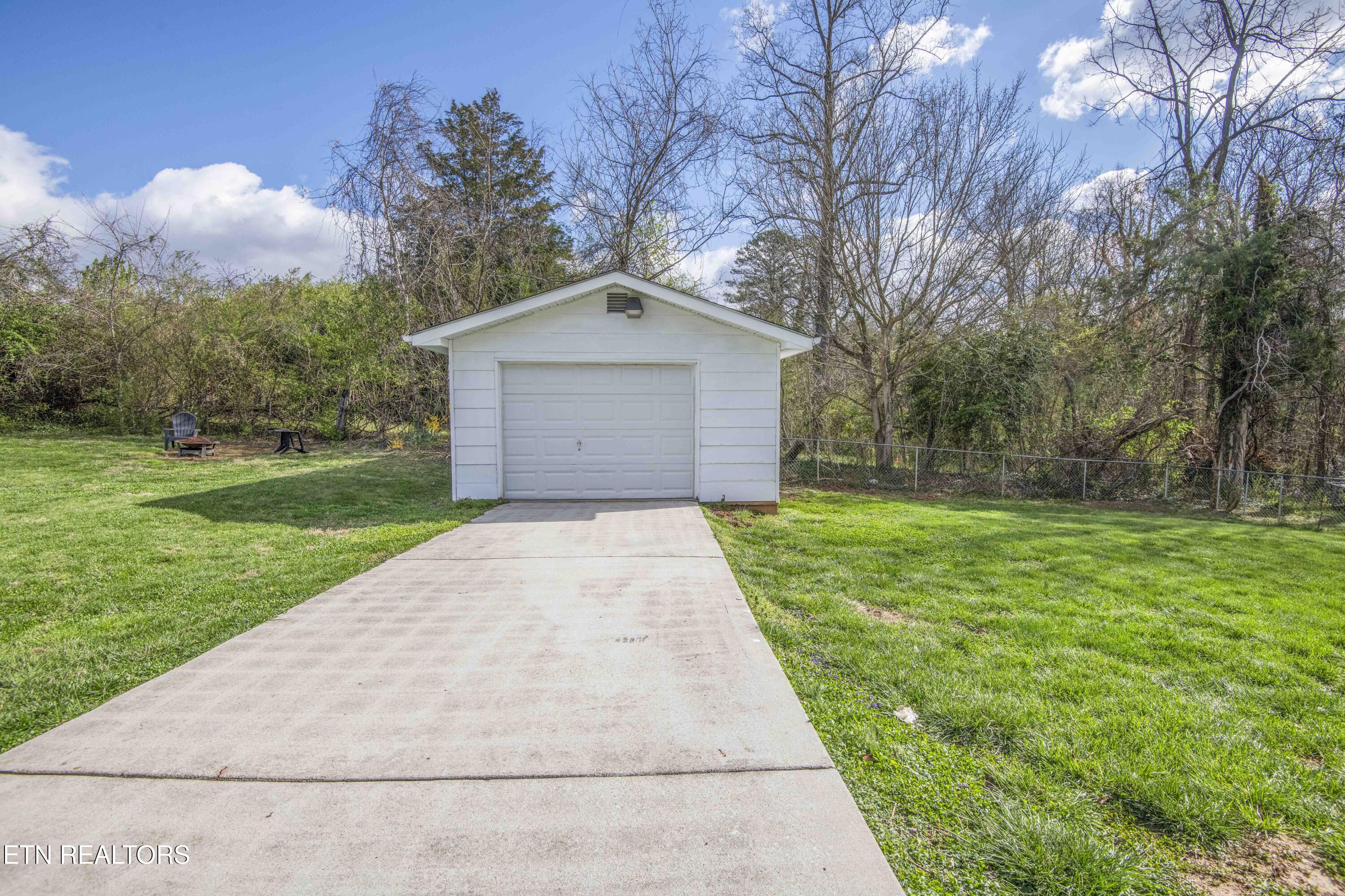 125 Clark Avenue Harriman TN 37748