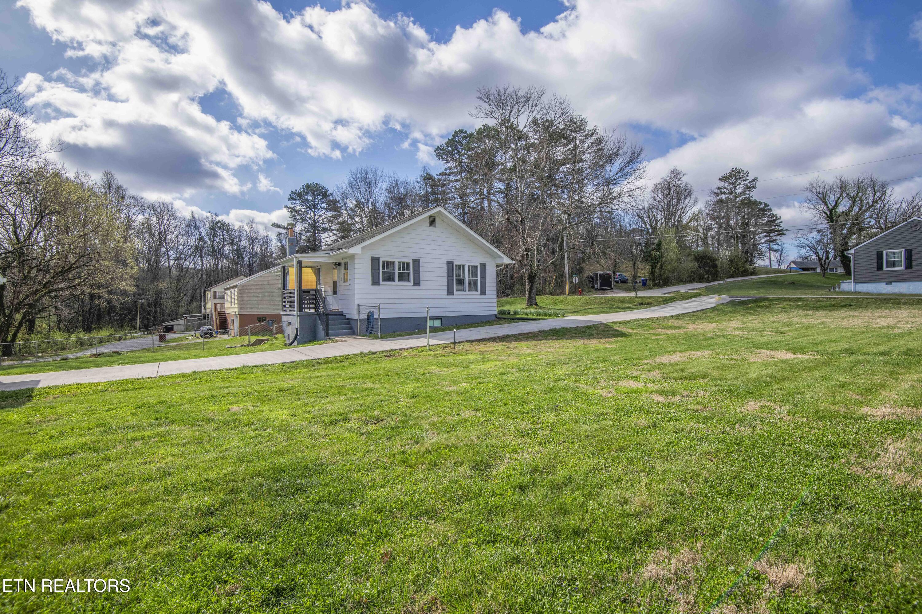 125 Clark Avenue Harriman TN 37748