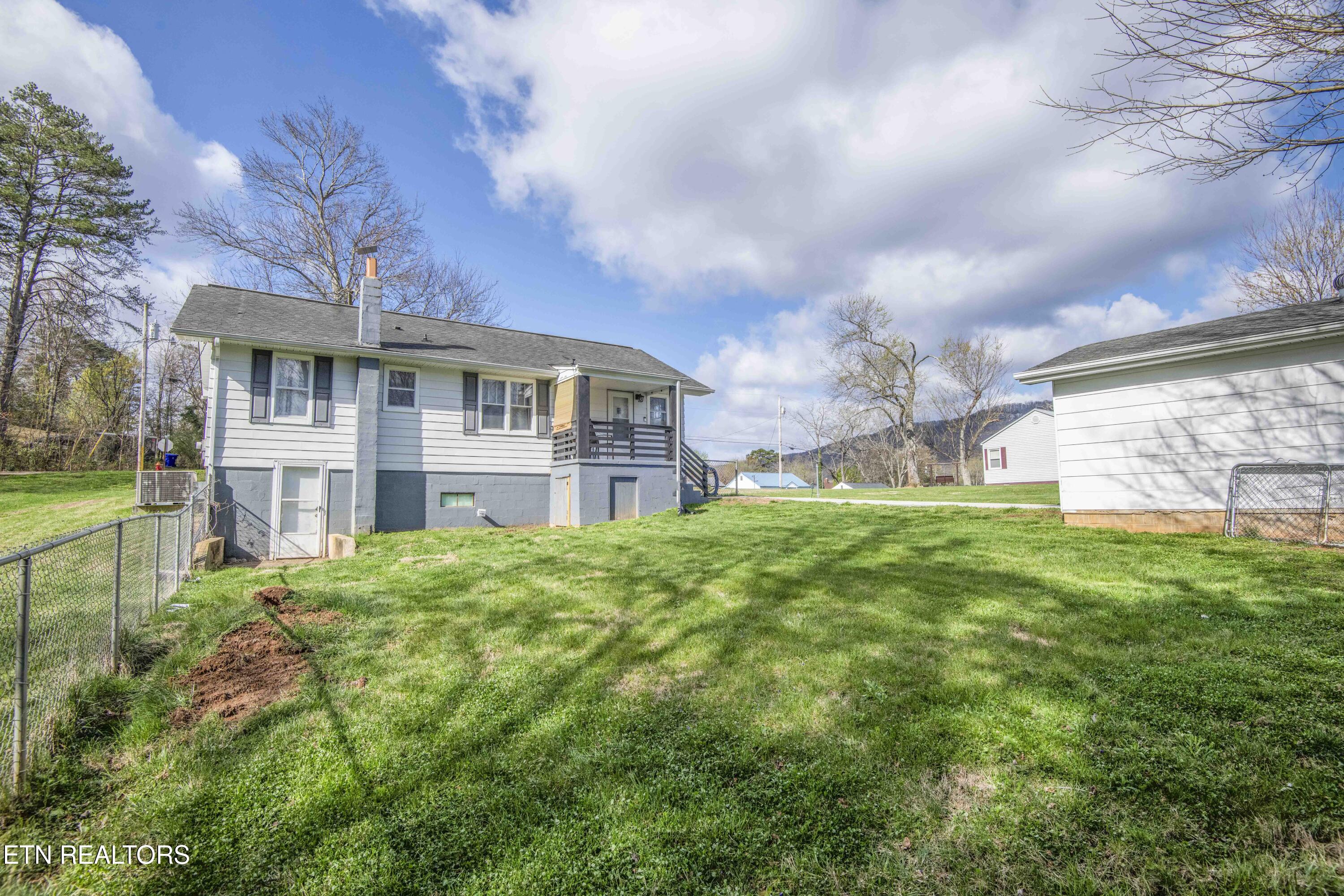 125 Clark Avenue Harriman TN 37748