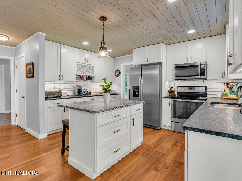 9111 Washington Pike Corryton TN 37721